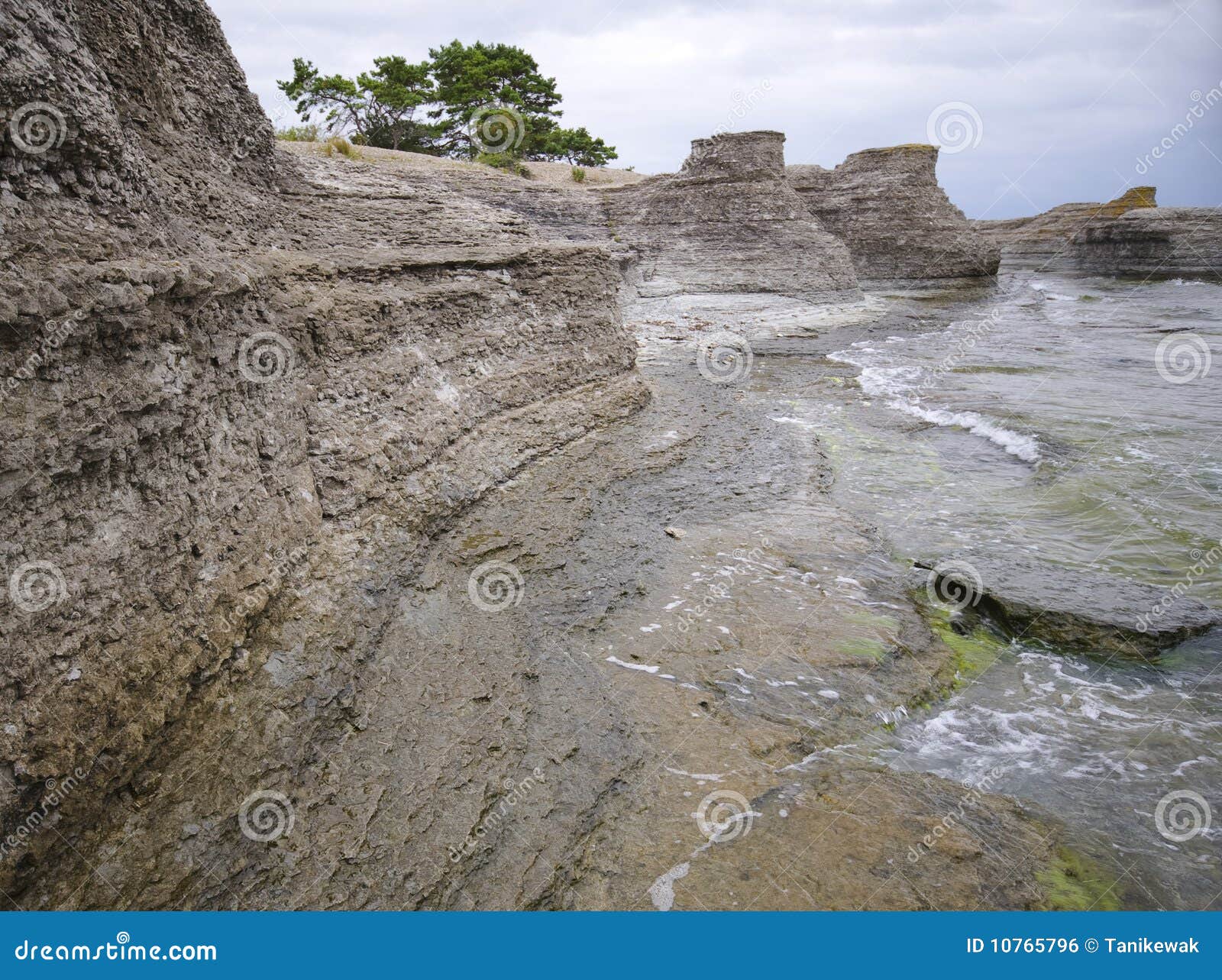 Littoral rocheux photo stock. Image du lointain, littoral 10765796