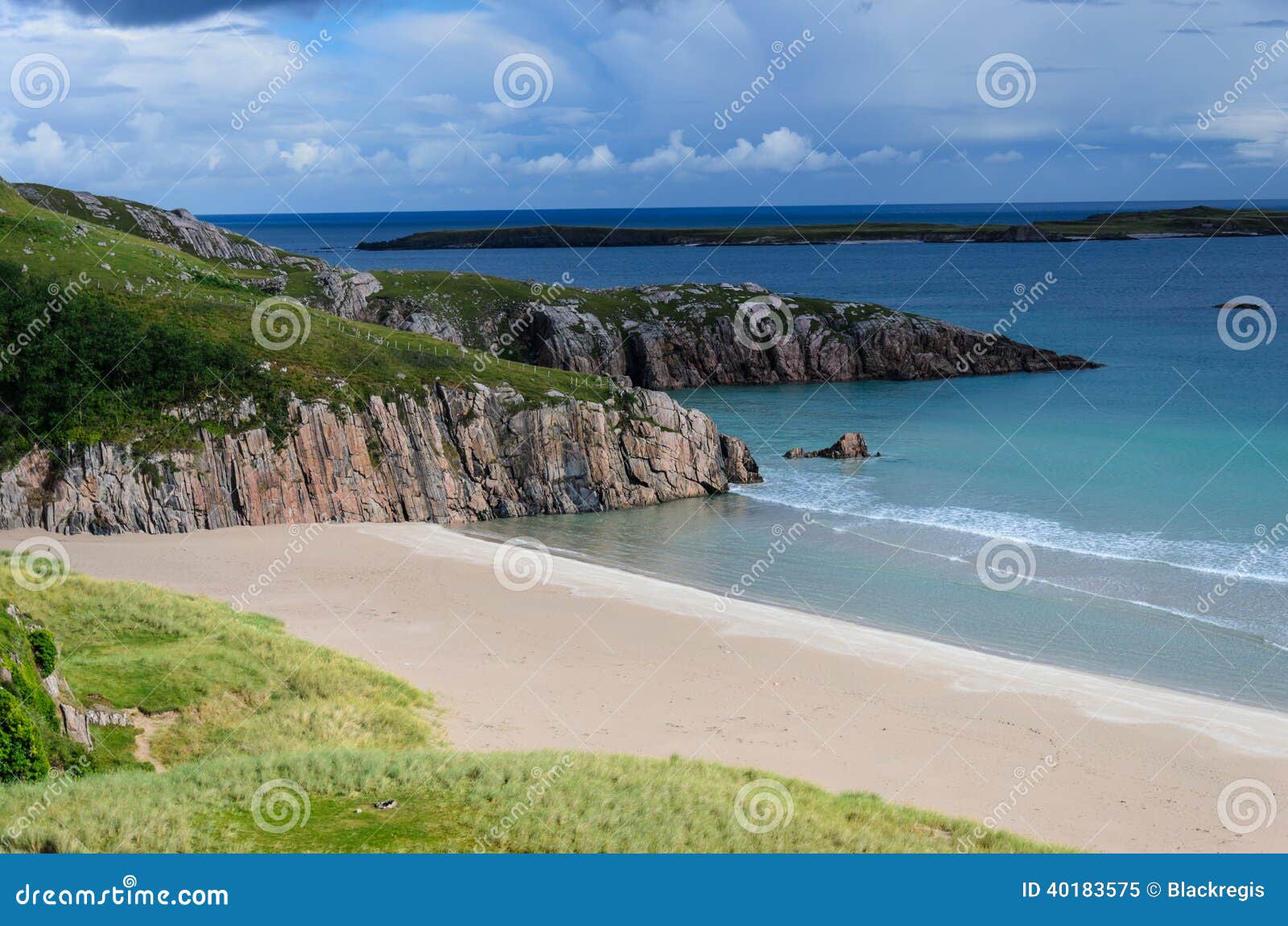 Littoral Rocheux Avec Les Plages Sablonneuses Image stock Image du