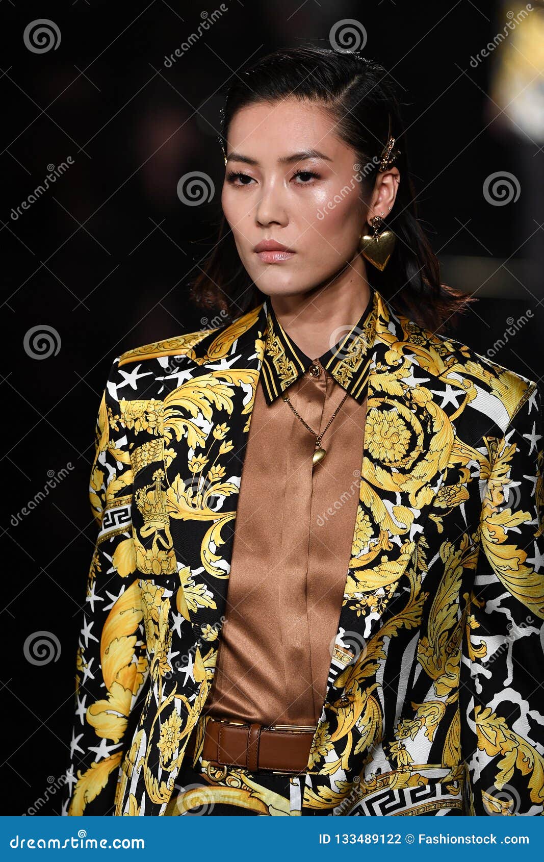 Liu Wen Walks the Runway at the Versace Pre-Fall 2019 Collection ...