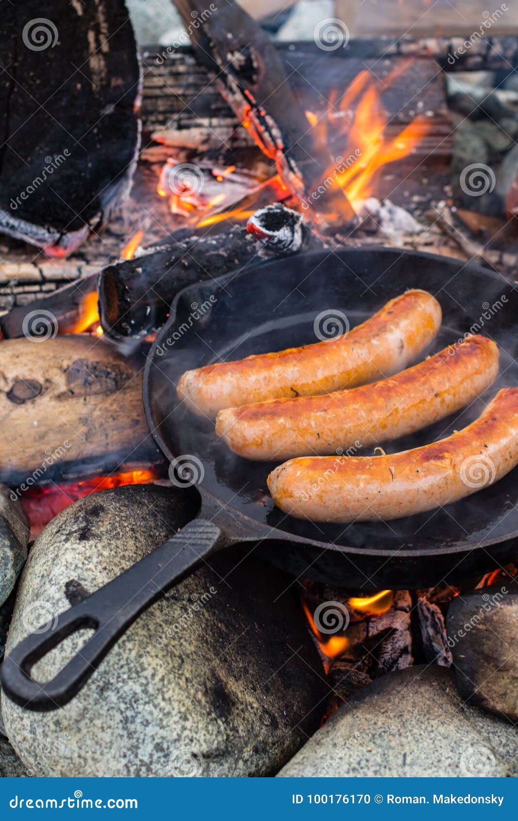 https://thumbs.dreamstime.com/z/live-fire-cooking-juicy-sausages-over-campfire-cooking-sausages-cast-iron-skillet-campfire-camping-good-positive-100176170.jpg