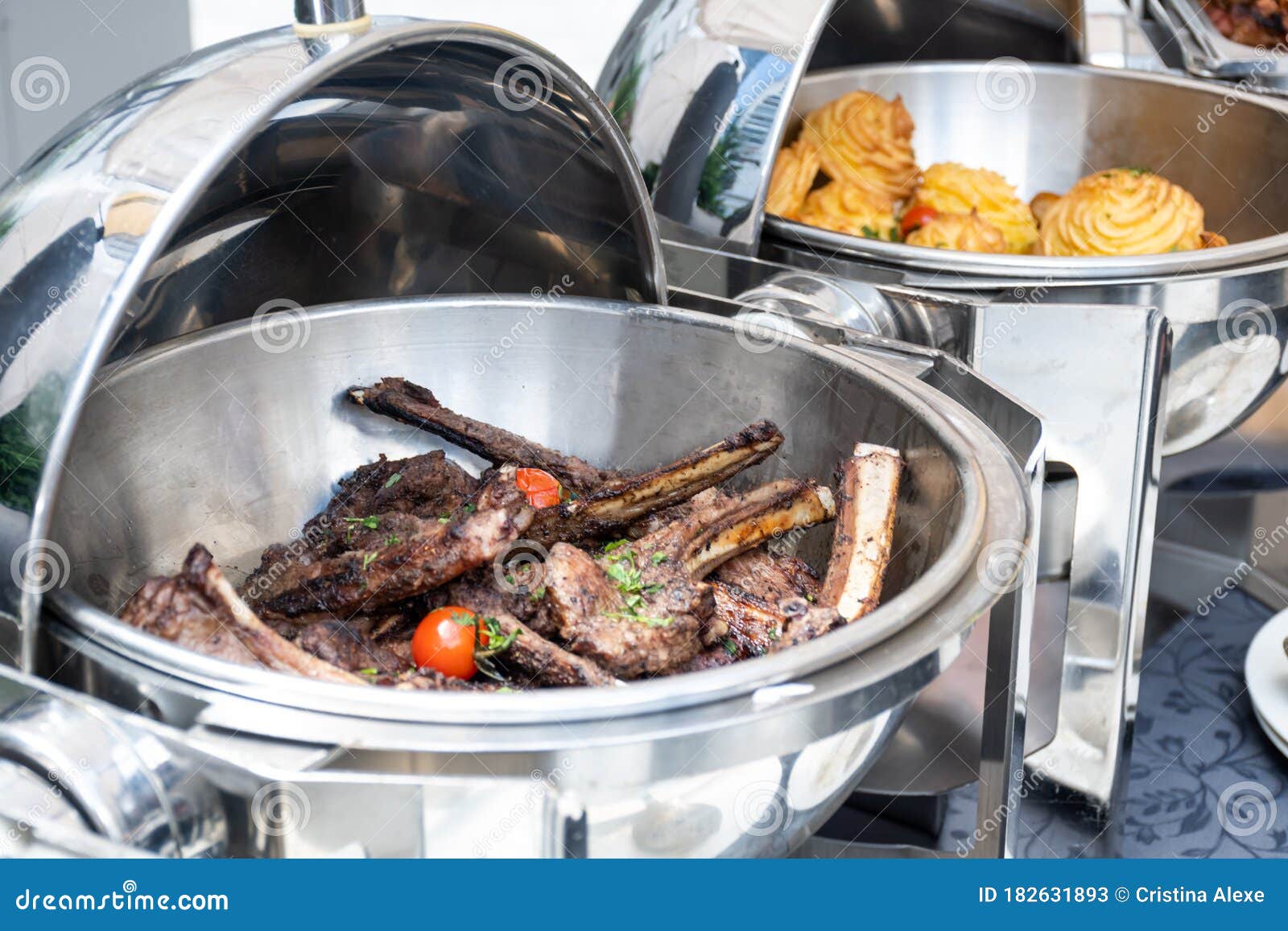 https://thumbs.dreamstime.com/z/live-food-stations-kitchenware-line-catering-summer-brunch-buffet-corporate-cocktail-event-luxury-hotel-outdoor-outside-182631893.jpg