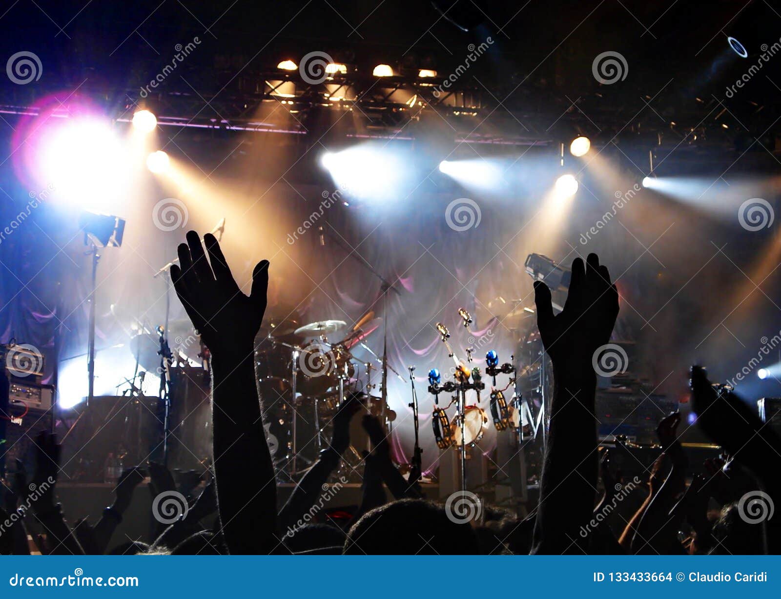 Live music show tonight editorial stock image. Image of live 133433664