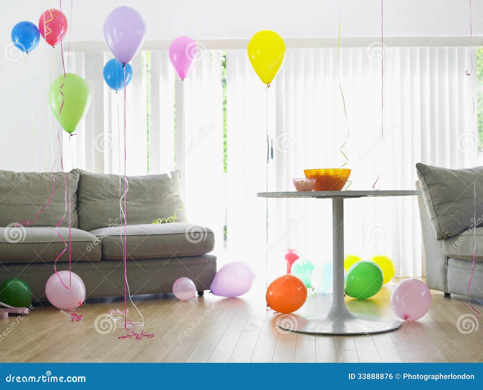 balloons in living room