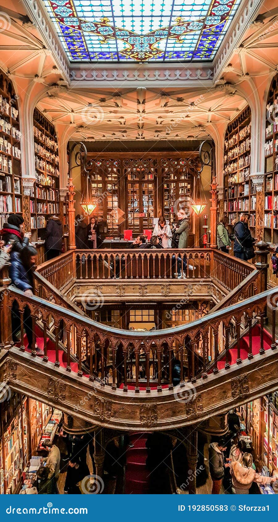 Livraria Lello Es Una De Las Librerías Más Antiguas De Portugal 