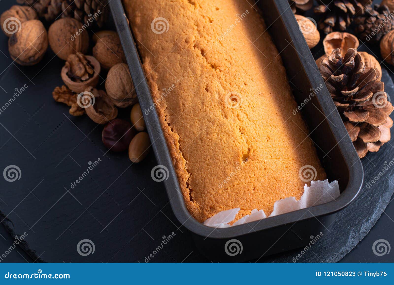 Livre Faite Maison Cuite Au Four Fraiche Gateau De Beurre Dans La Casserole De Pain Sur Le Sto D Ardoise Image Stock Image Du Tranche Eponge Livre Faite Maison Cuite Au Four Fraiche Gateau De Beurre Dans La Casserole De Pain Sur Le Sto D Ardoise Image Stock Image Du Tranche Eponge