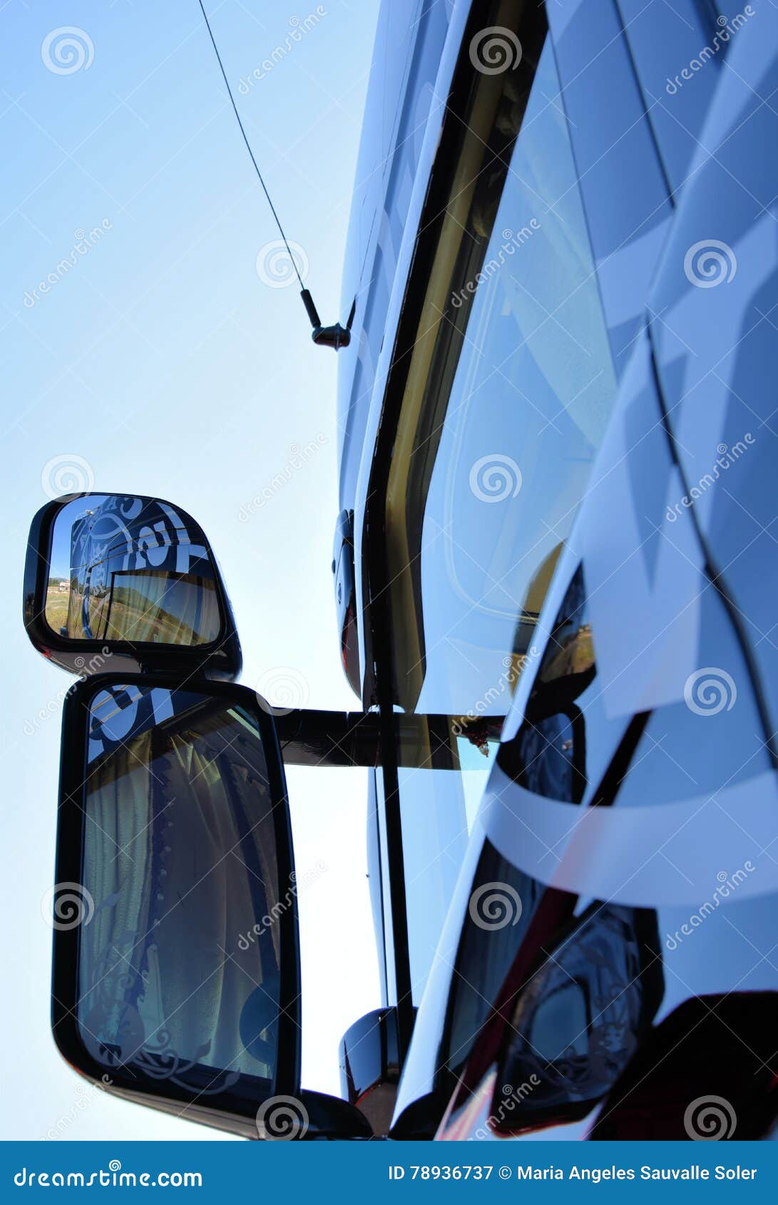 LKW-Spiegel stockbild. Bild von kombiniert, spiegel, funkeln - 78936737