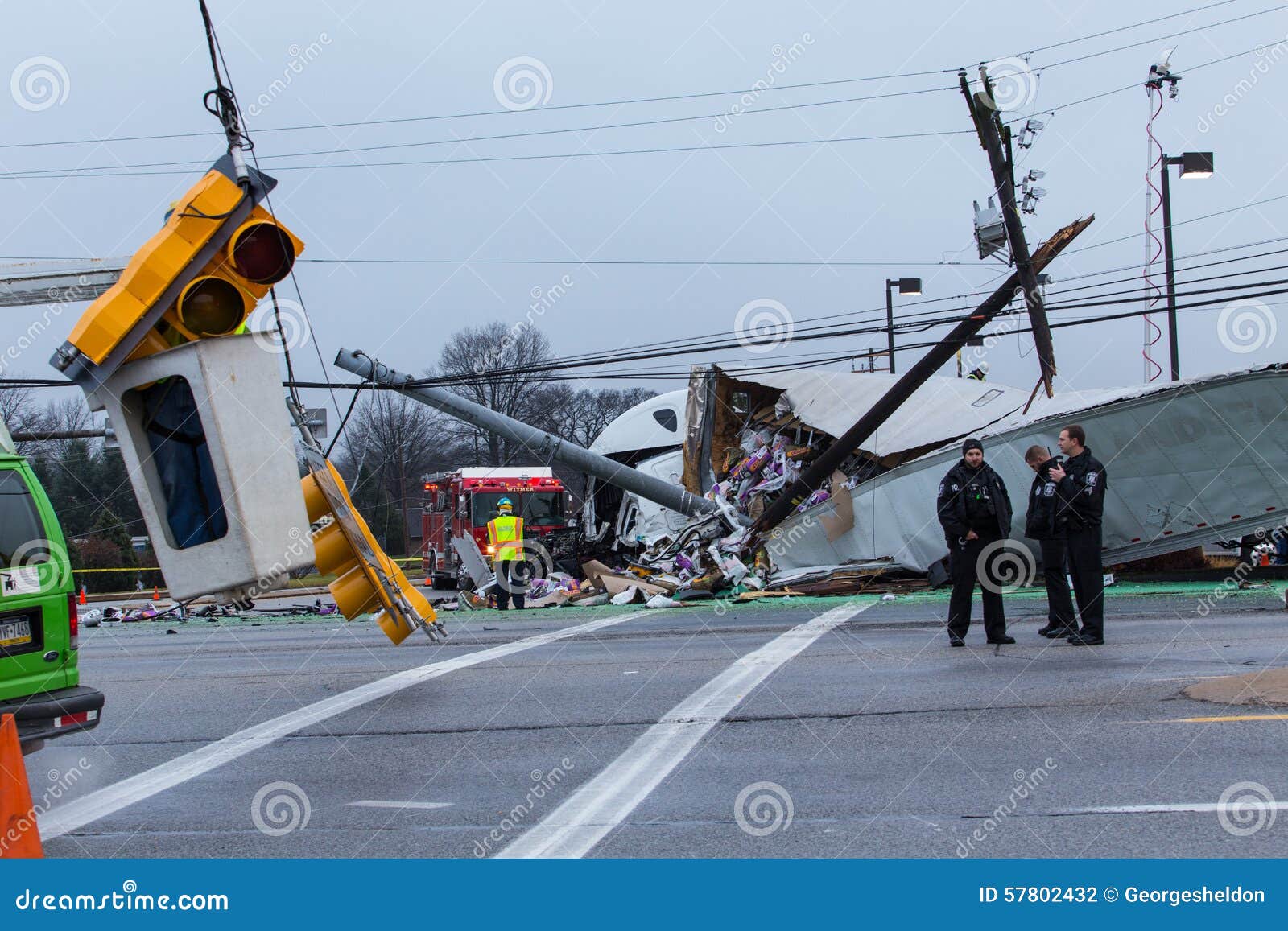 LKWUnfall des Weg30 redaktionelles stockfotografie. Bild