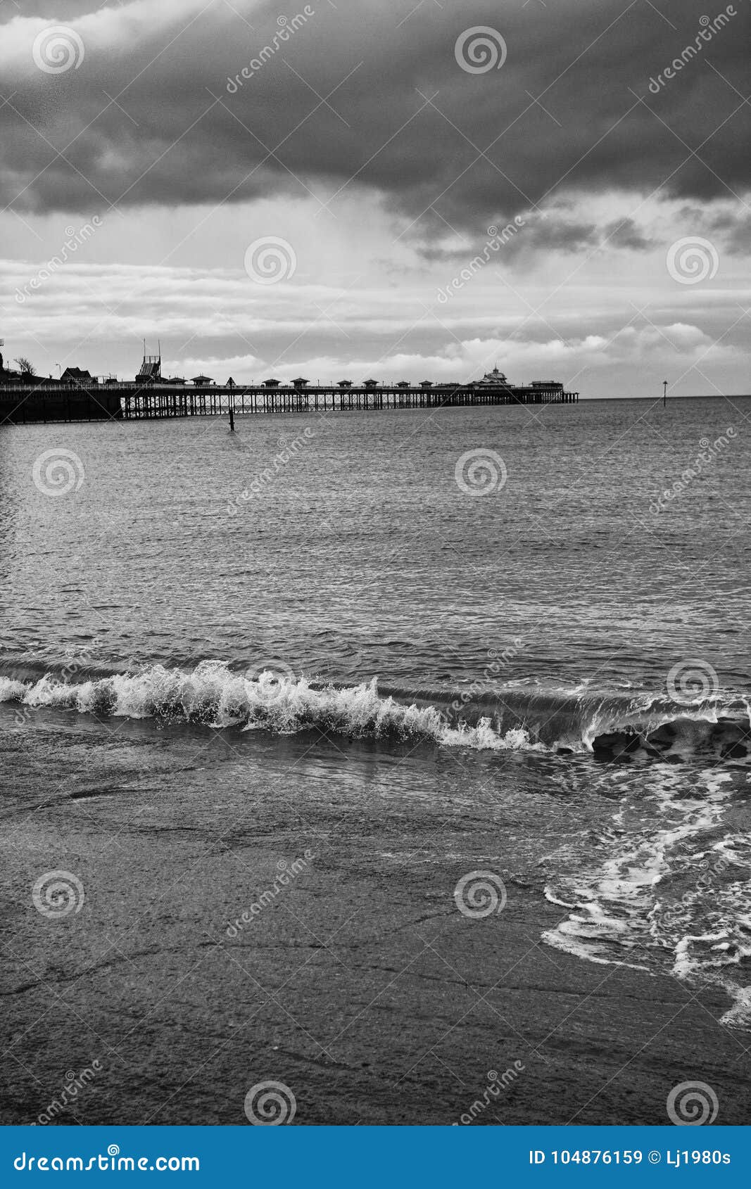 Llandudno Pier in Black and White Stock Image - Image of white, fast ...