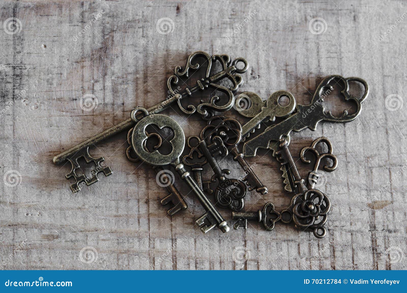 Llaves Antiguas En Fondo Del Vintage Foto de archivo - Imagen de claves,  viejo: 70212784