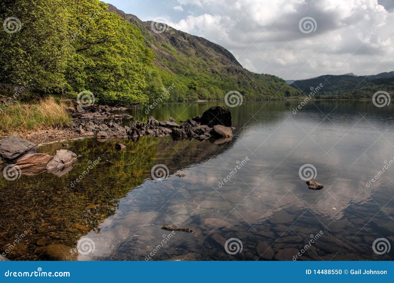 Llyn Gwynant stock photo. Image of wales, beddgelert - 14488550