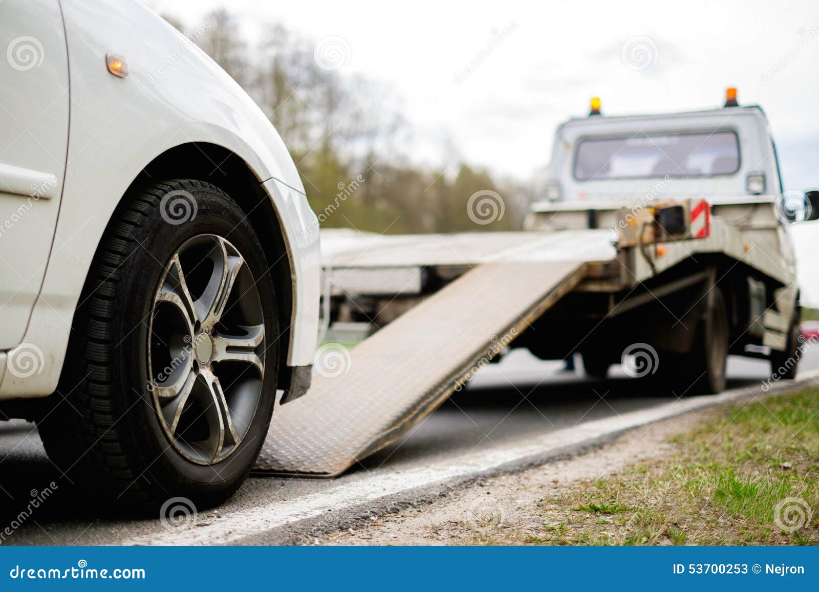 loading broken car on a tow truck