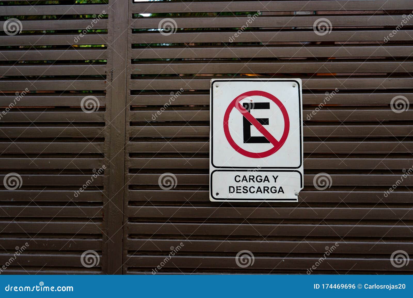 loading zone sign in spanish