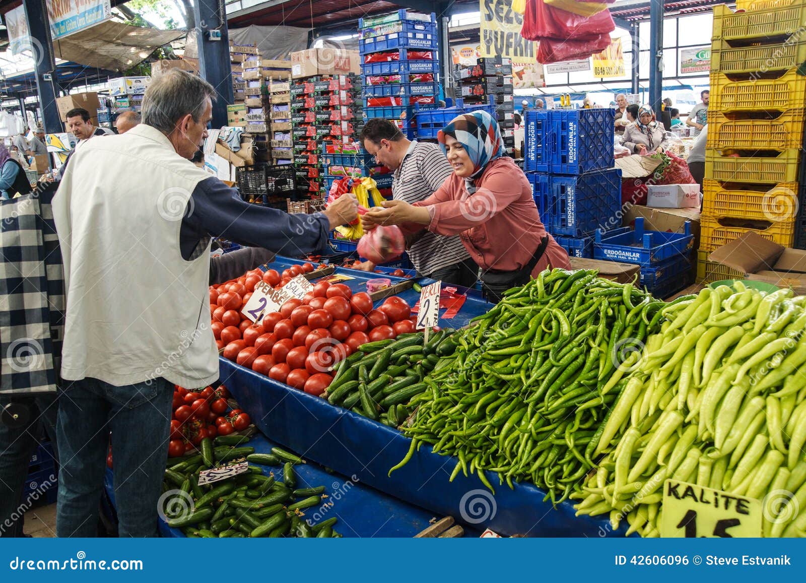 https://thumbs.dreamstime.com/z/local-shoppers-buy-vegetables-canakkale-turkey-may-weekly-market-canakkale-turkey-42606096.jpg