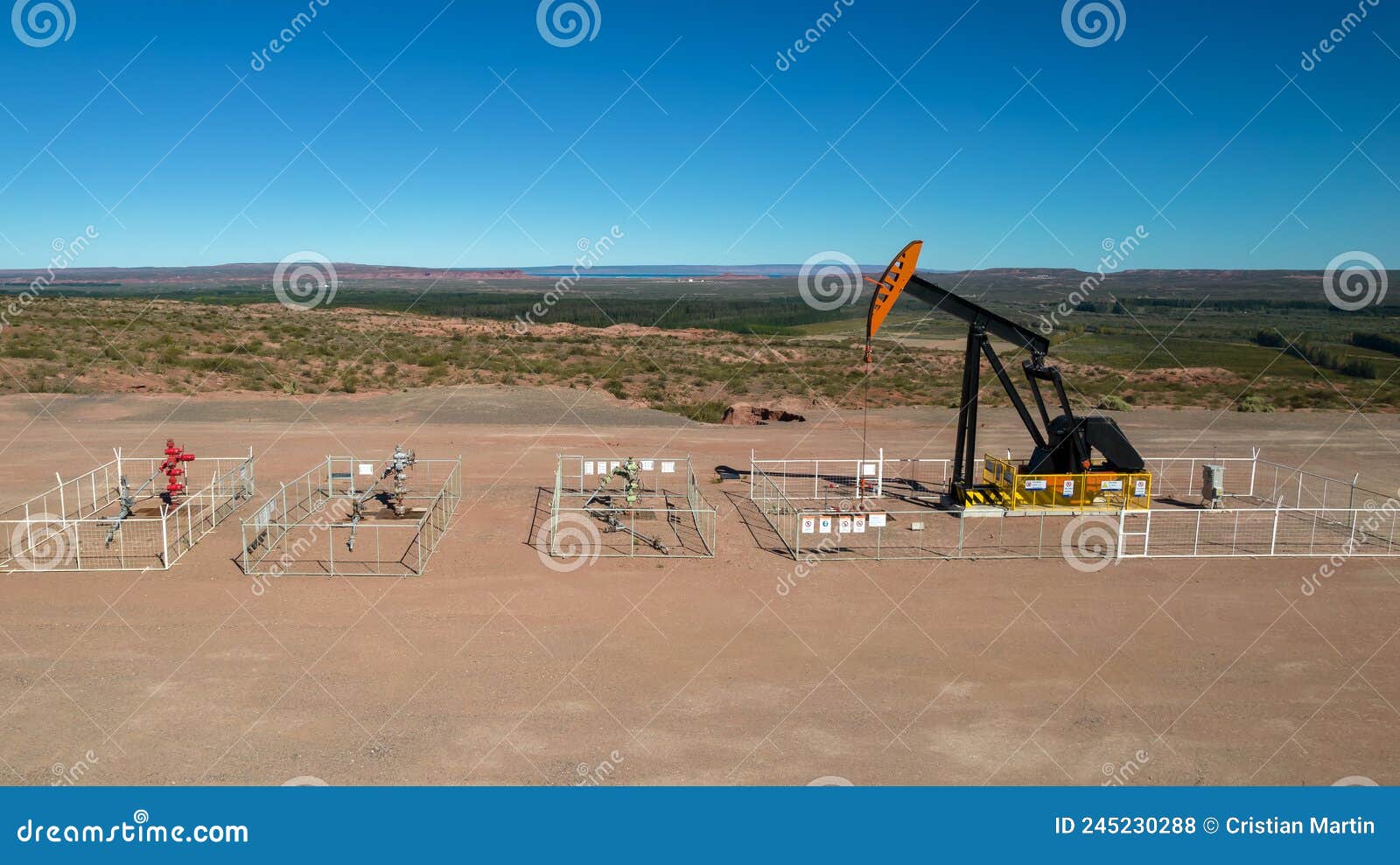 location with oil extraction well, and secondary water injection well. vaca muerta argentina