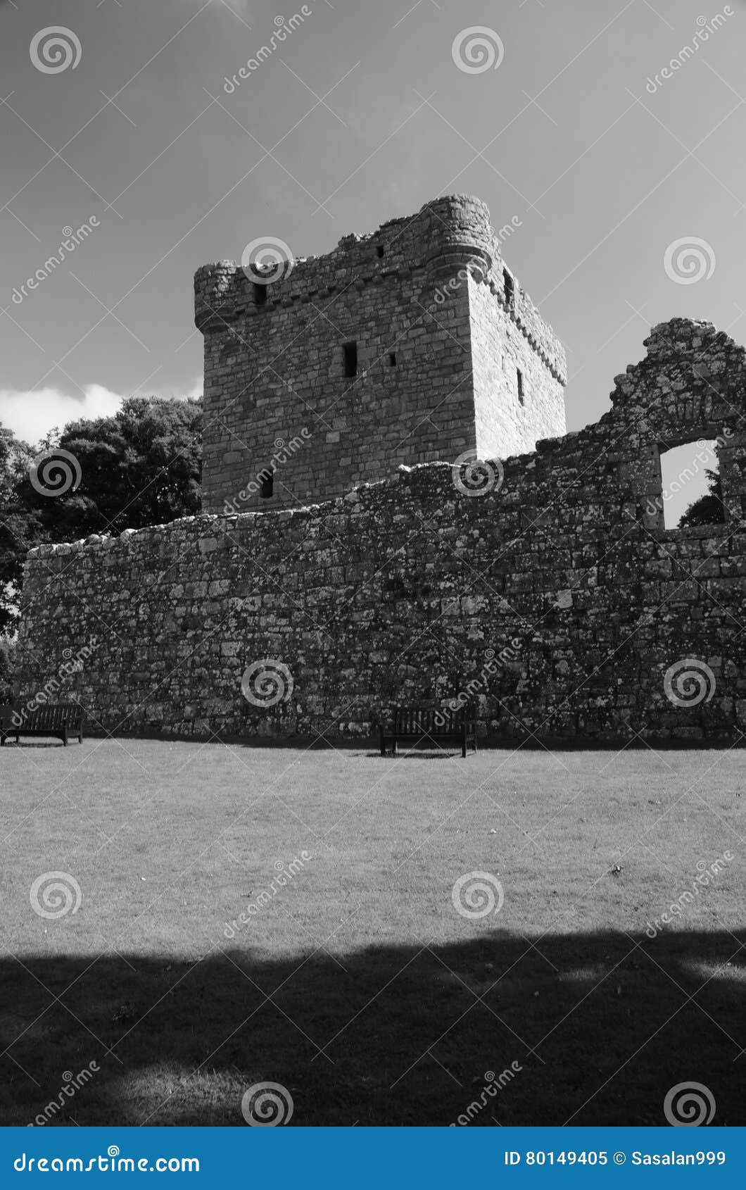 Loch Leven Castle stock image. Image of perimeter, outside - 80149405, image size:1060x1690