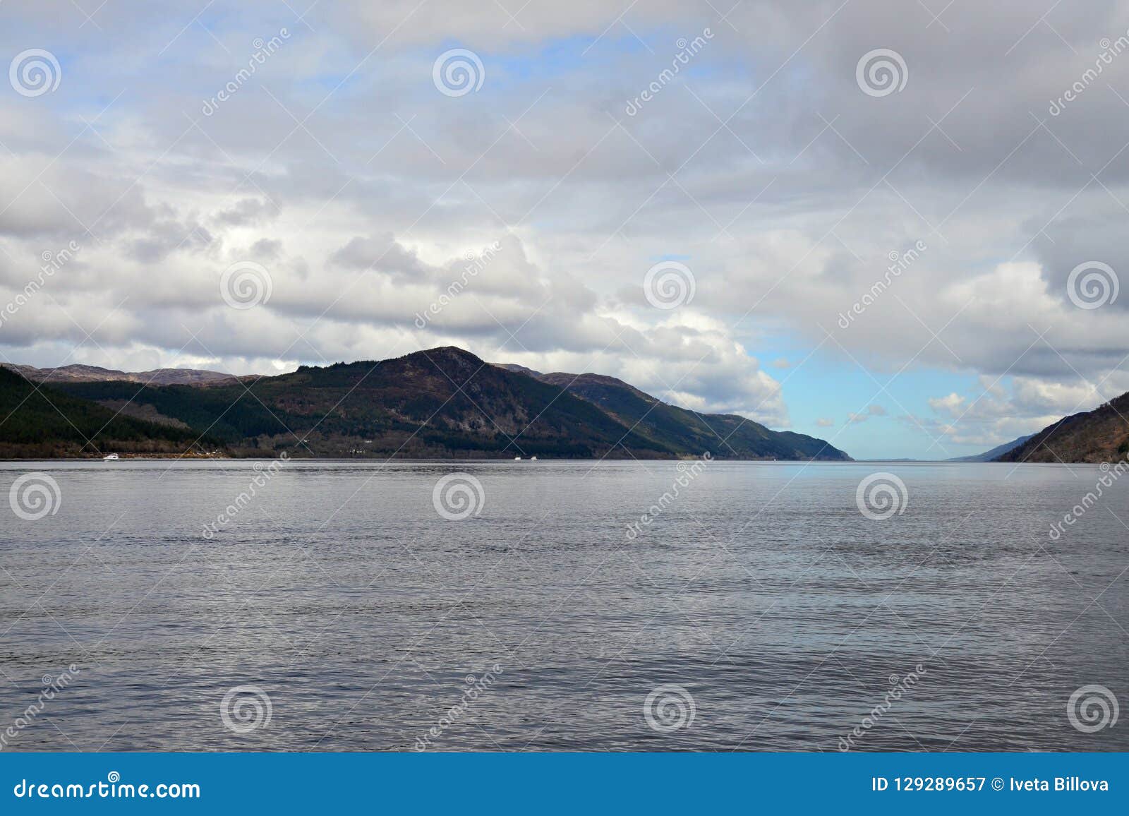 Loch Ness Jezioro W Szkocja Obraz Stock Obraz Zlozonej Z Wielki Lodowowie 129289657