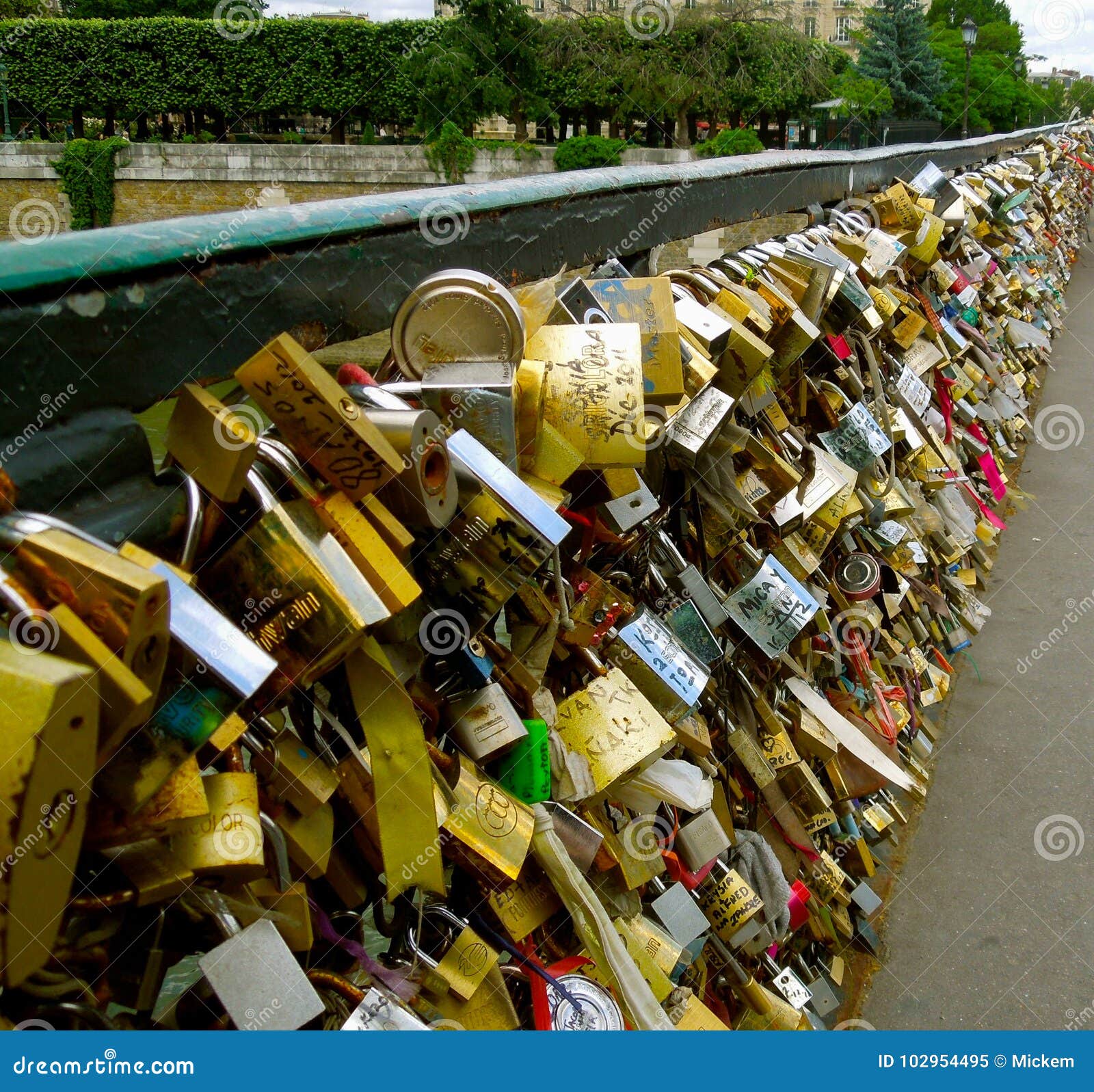 Locks of Pont Des Arts in Paris France - Love Bridge Editorial Image -  Image of agreement, locks: 102954495