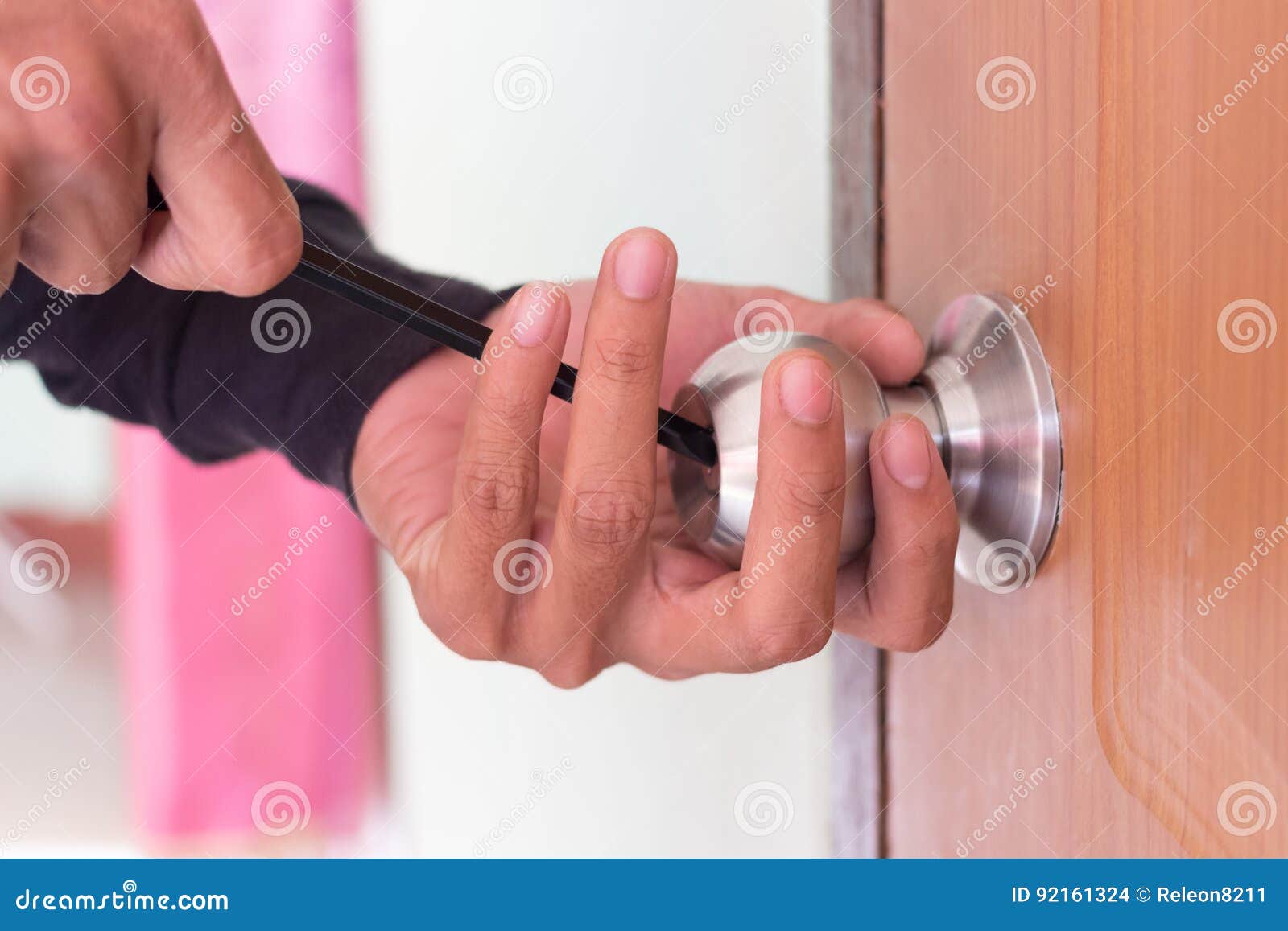 tool locksmith door locked open