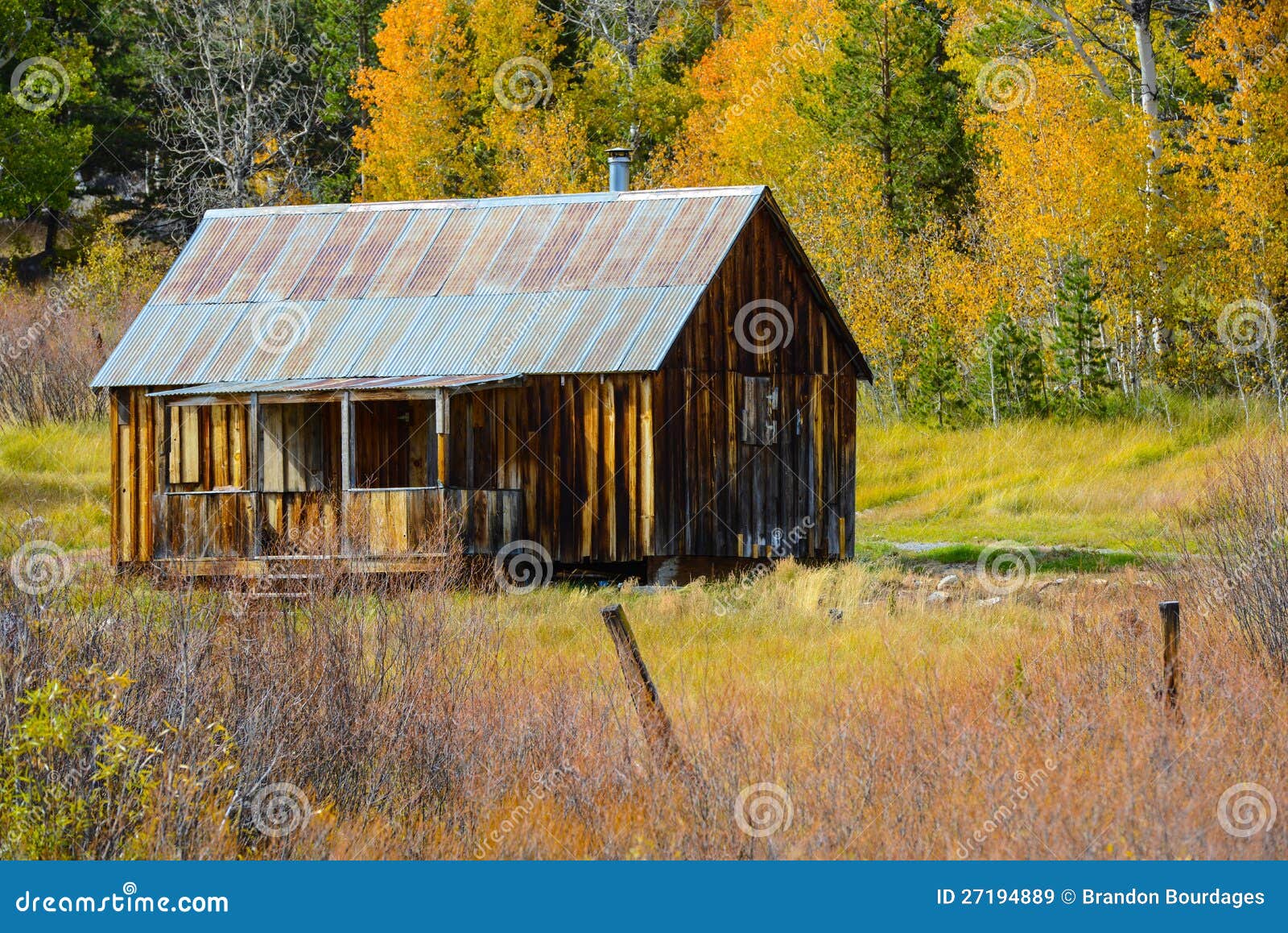 Log Cabin Mountains Stock Images - Download 3,149 Royalty Free Photos