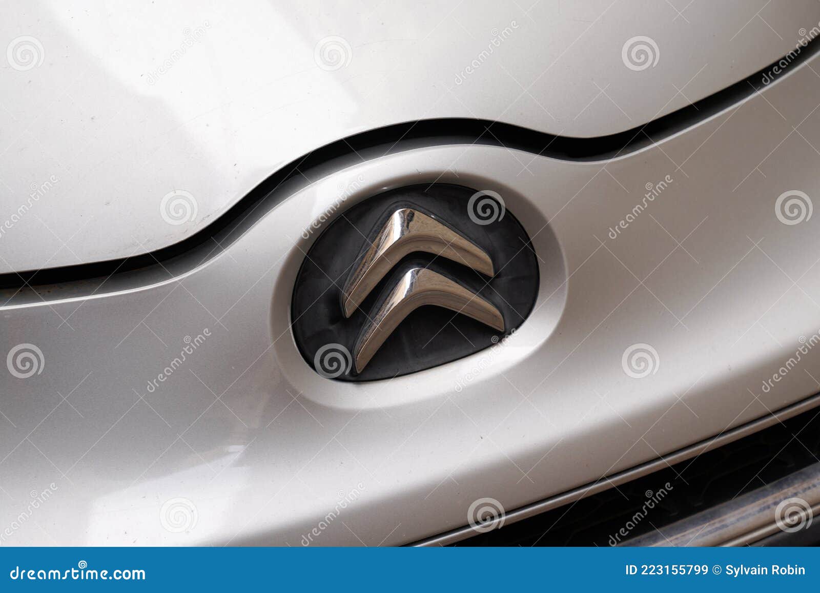 Logo Citroen C1 Signe Et Marque Sur La Face Avant Voiture Dans La Boutique  Image stock éditorial - Image du croisement, europa: 223155799