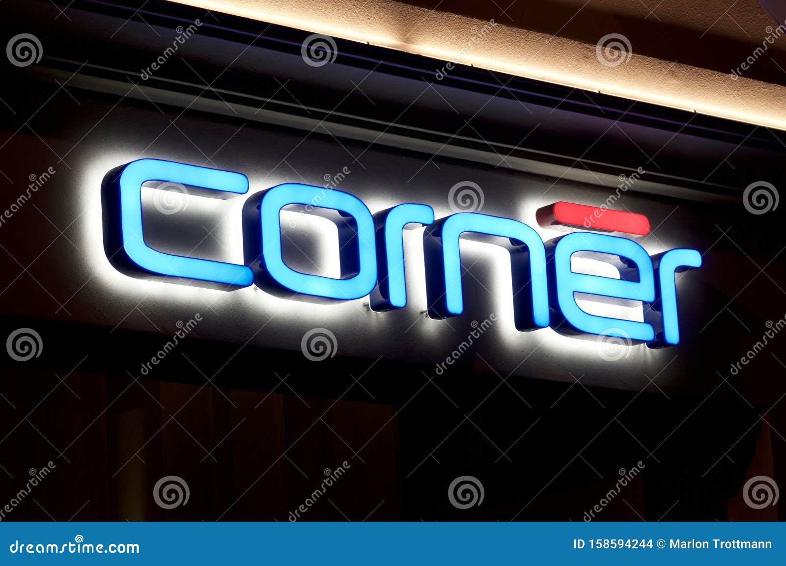Logo De Corner Bank Iluminado Imagen de archivo editorial Imagen de consulte, corredor 158594244