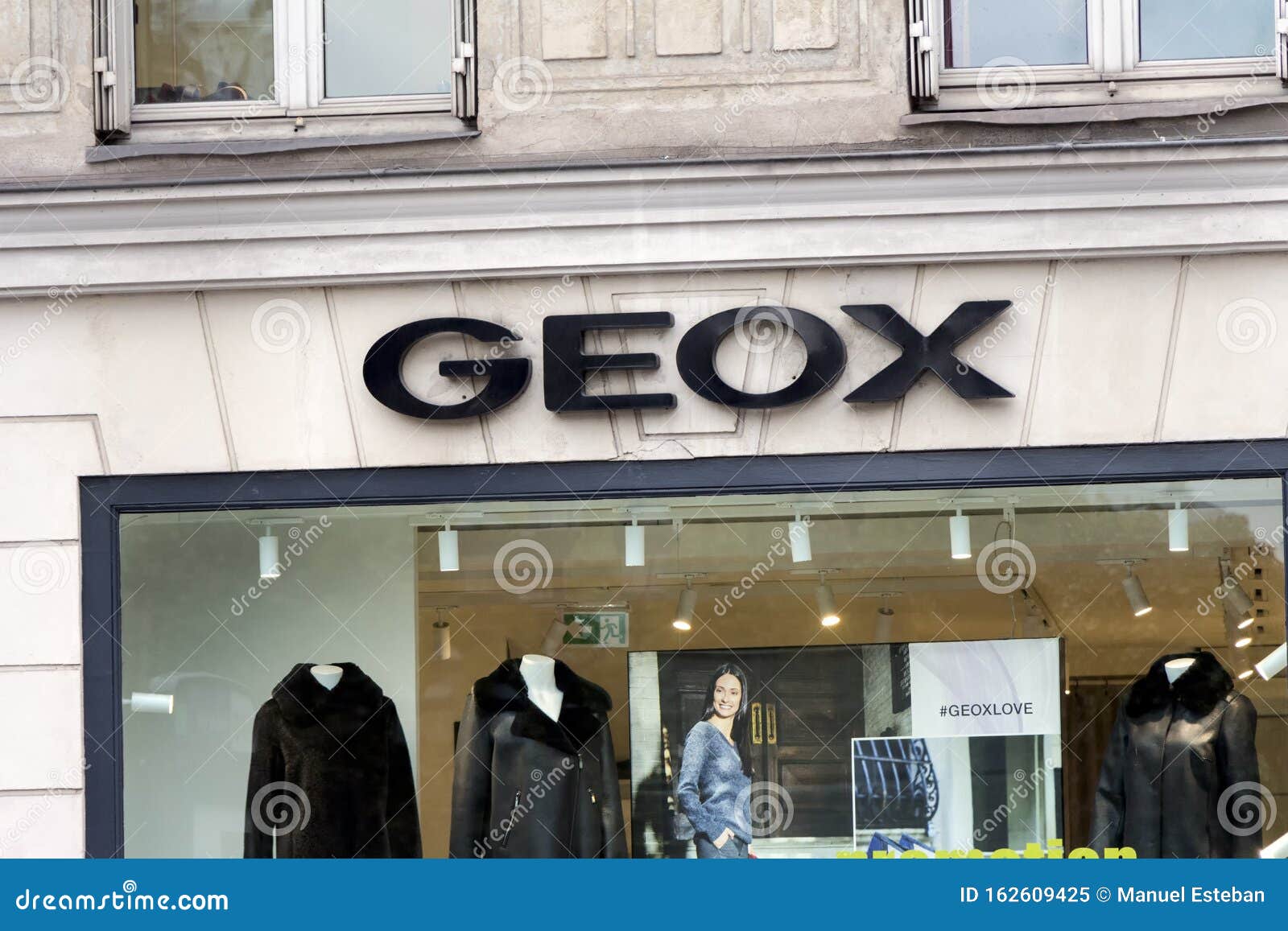 Logo De Geox En La Tienda Geox. Imagen editorial - Imagen de elegante, exterior: 162609425