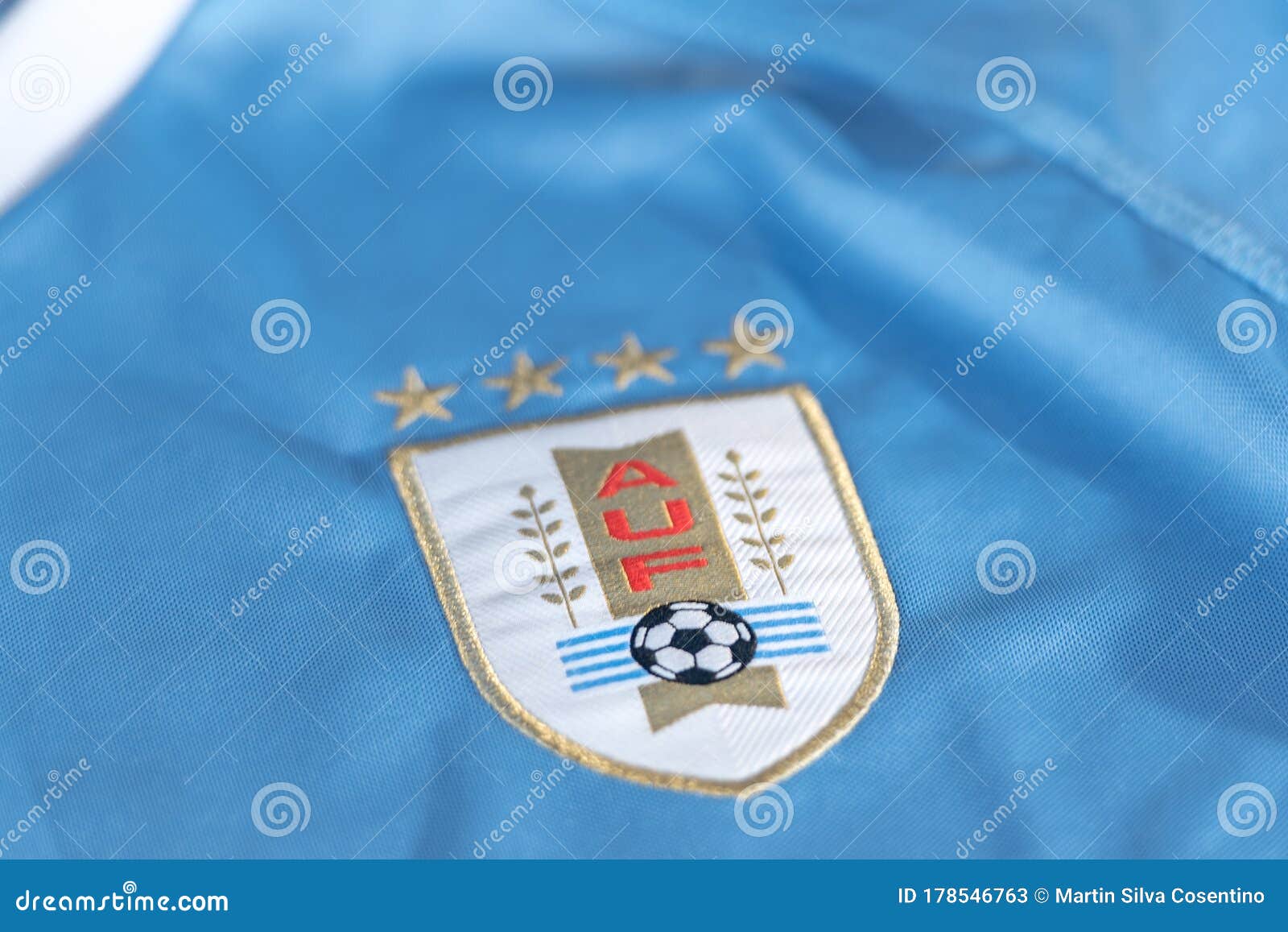 Vista Del Logo De Portugal Contra Selección De Fútbol Uruguay