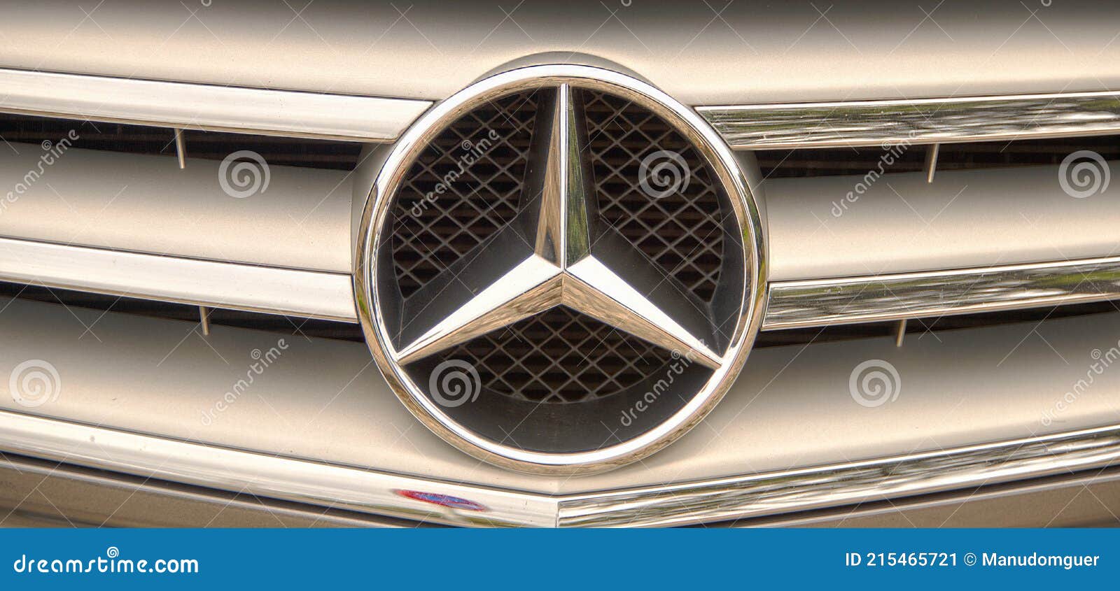 Logo De La Marque Mercedes Benz. Mercedes Benz Logo Sur Une