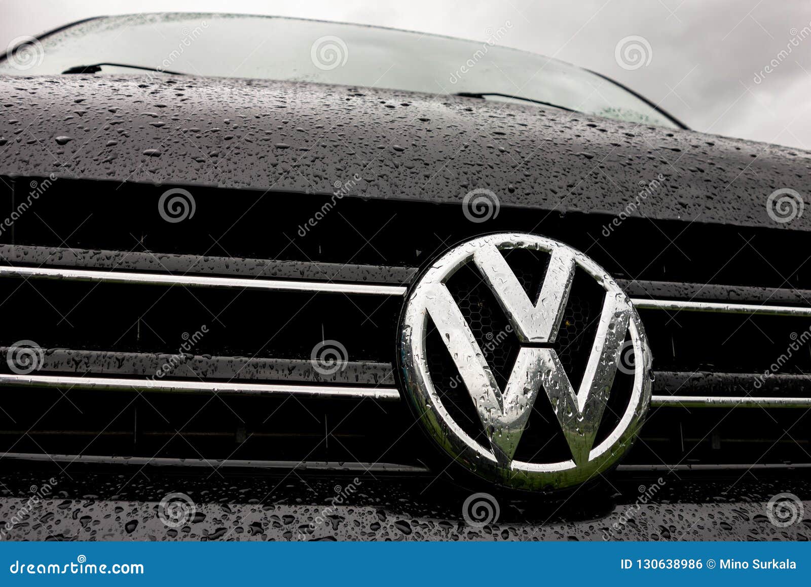 Logo De La Société Des Véhicules à Moteur De Volkswagen Dans Un