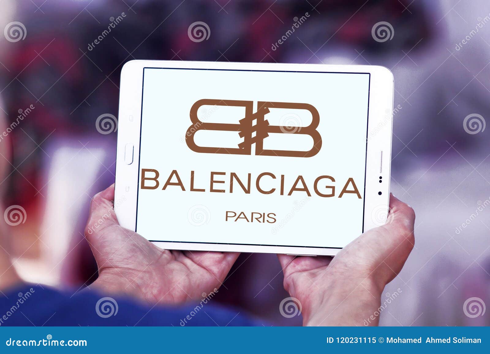 balenciaga marque