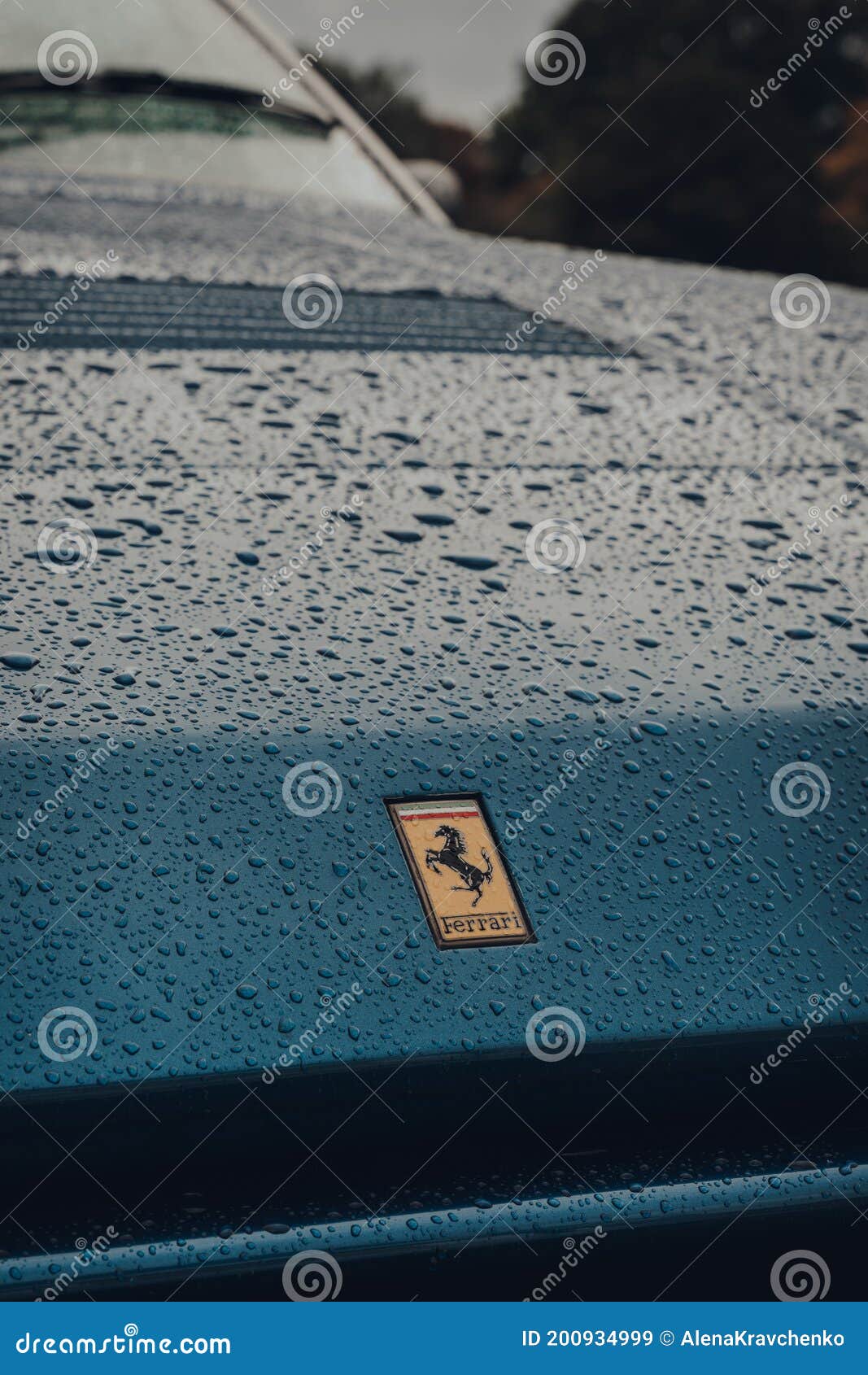 Logo Iconico En La Capilla Del Ferrari 412 Estacionado En Una Calle En El Bano Turco Imagen De Archivo Editorial Imagen De Emblema Vendimia Logo Iconico En La Capilla Del Ferrari 412 Estacionado En Una Calle En El Bano Turco Imagen De Archivo Editorial Imagen De Emblema Vendimia