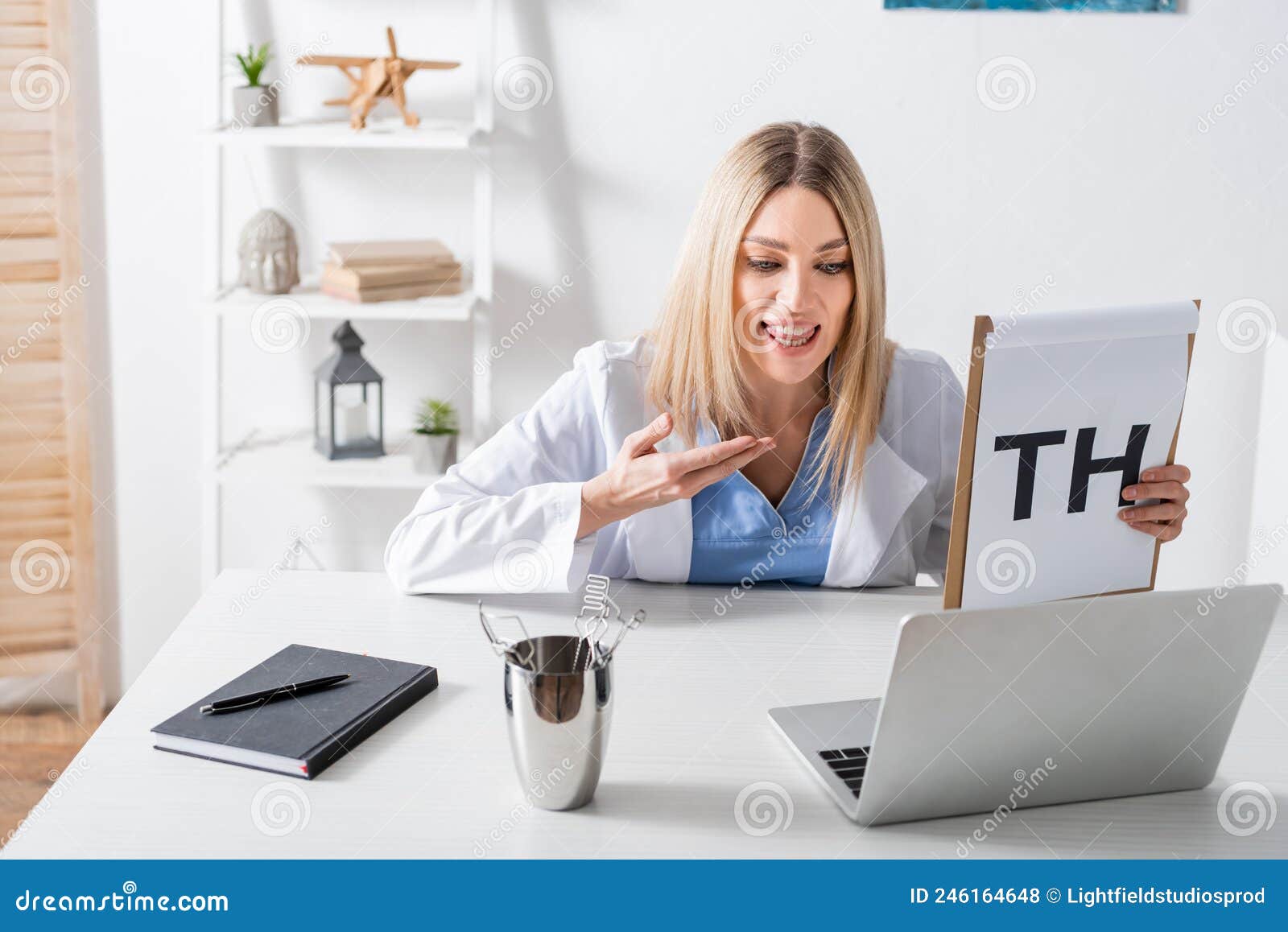 logopedist pointing at clipboard with letters