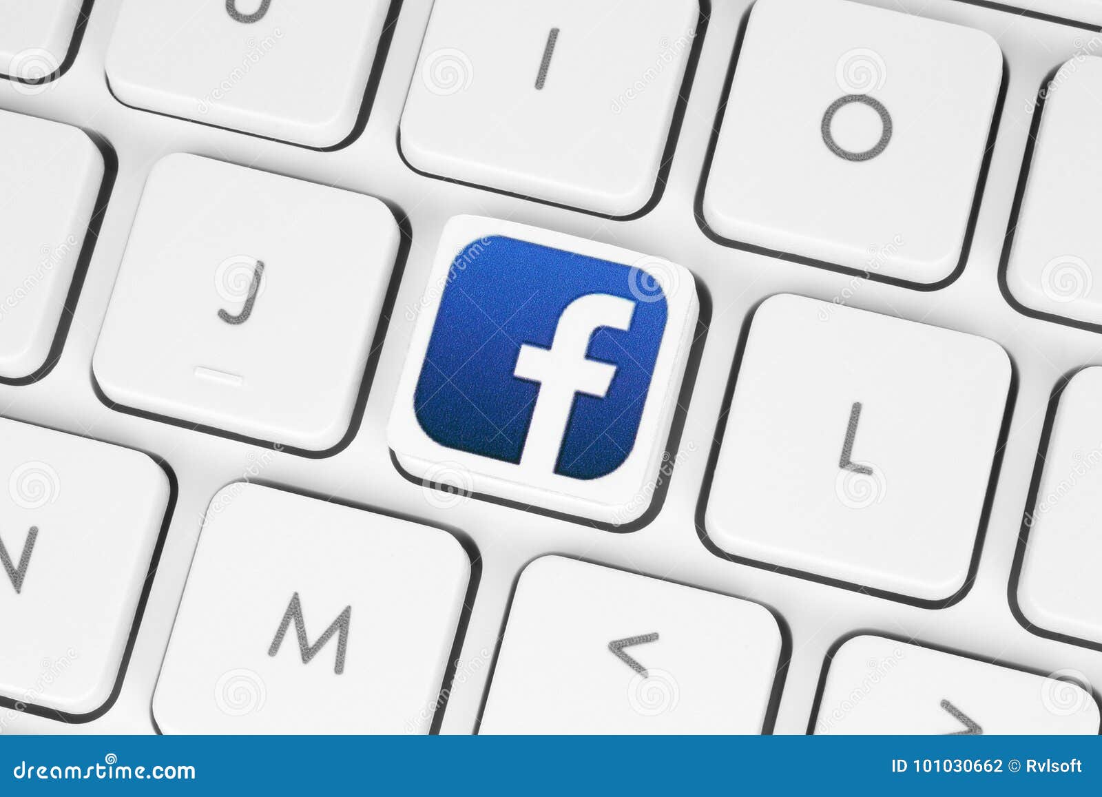Logotipo De Facebook Puesto En El Teclado De Ordenador Fotografía editorial  - Imagen de gente, comercial: 101030662