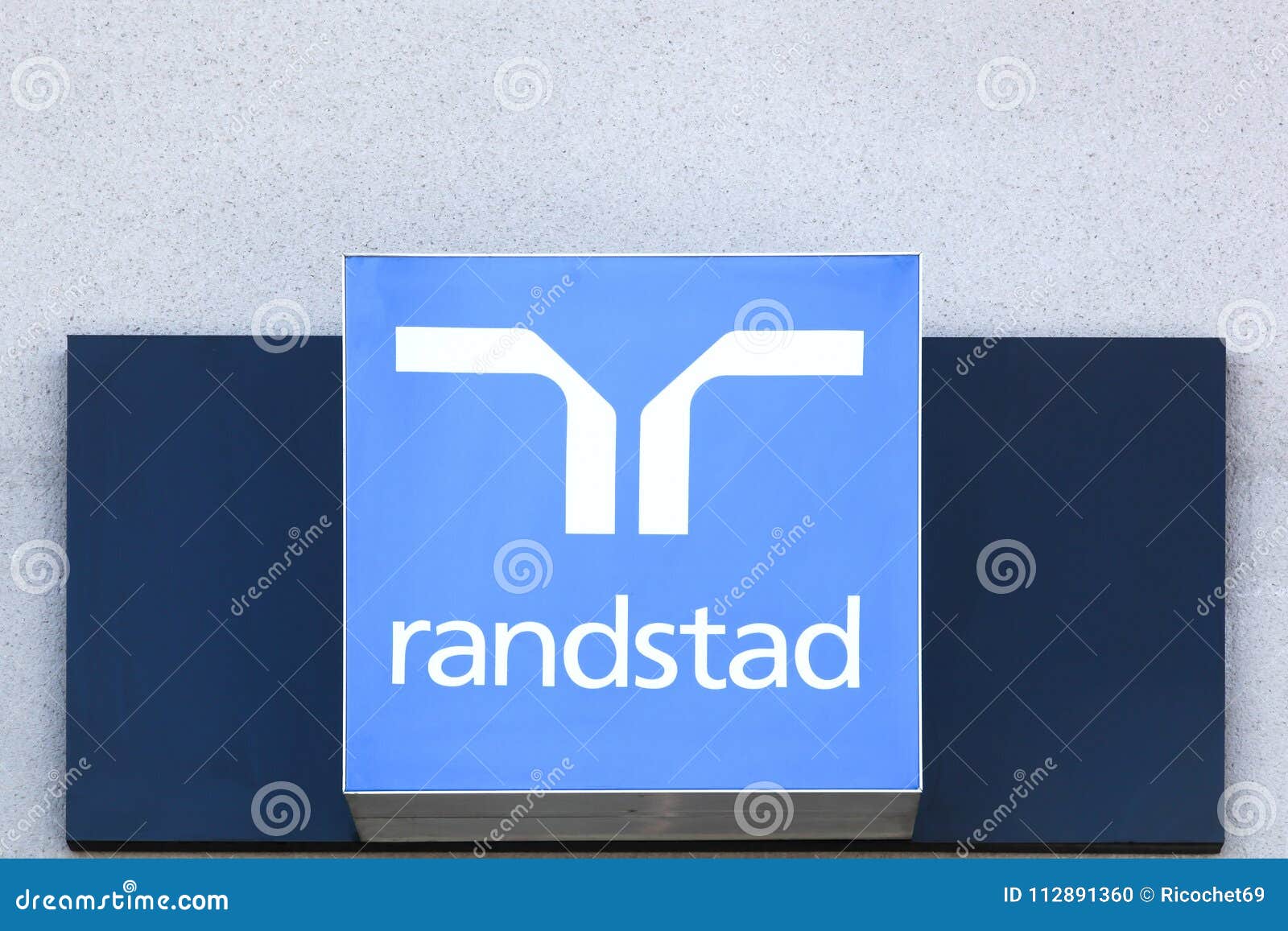Logotipo De Randstad En Una Pared Imagen editorial Imagen de exterior