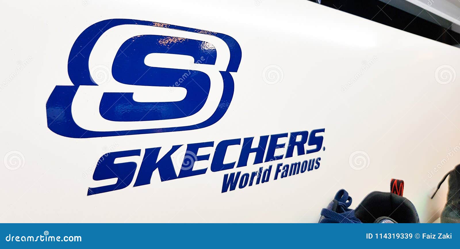 Logotipo de Skechers imagen de archivo editorial. Imagen de enchufe