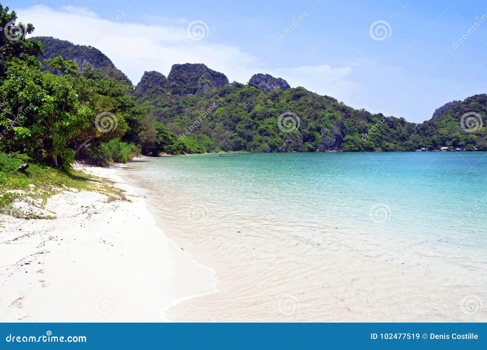 loh lana bay at phi phi island