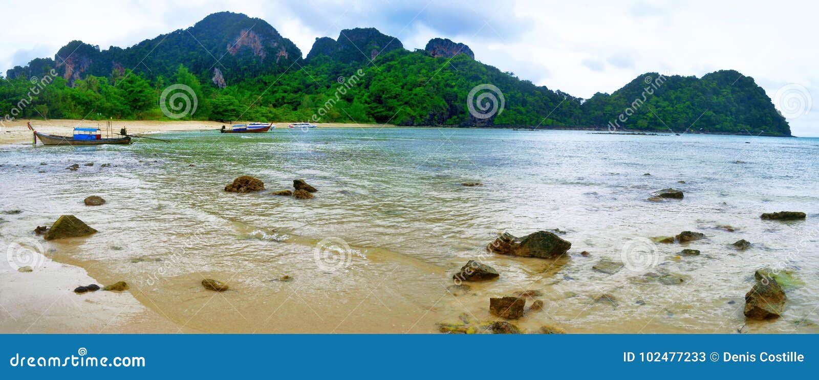 loh lana bay at phi phi island