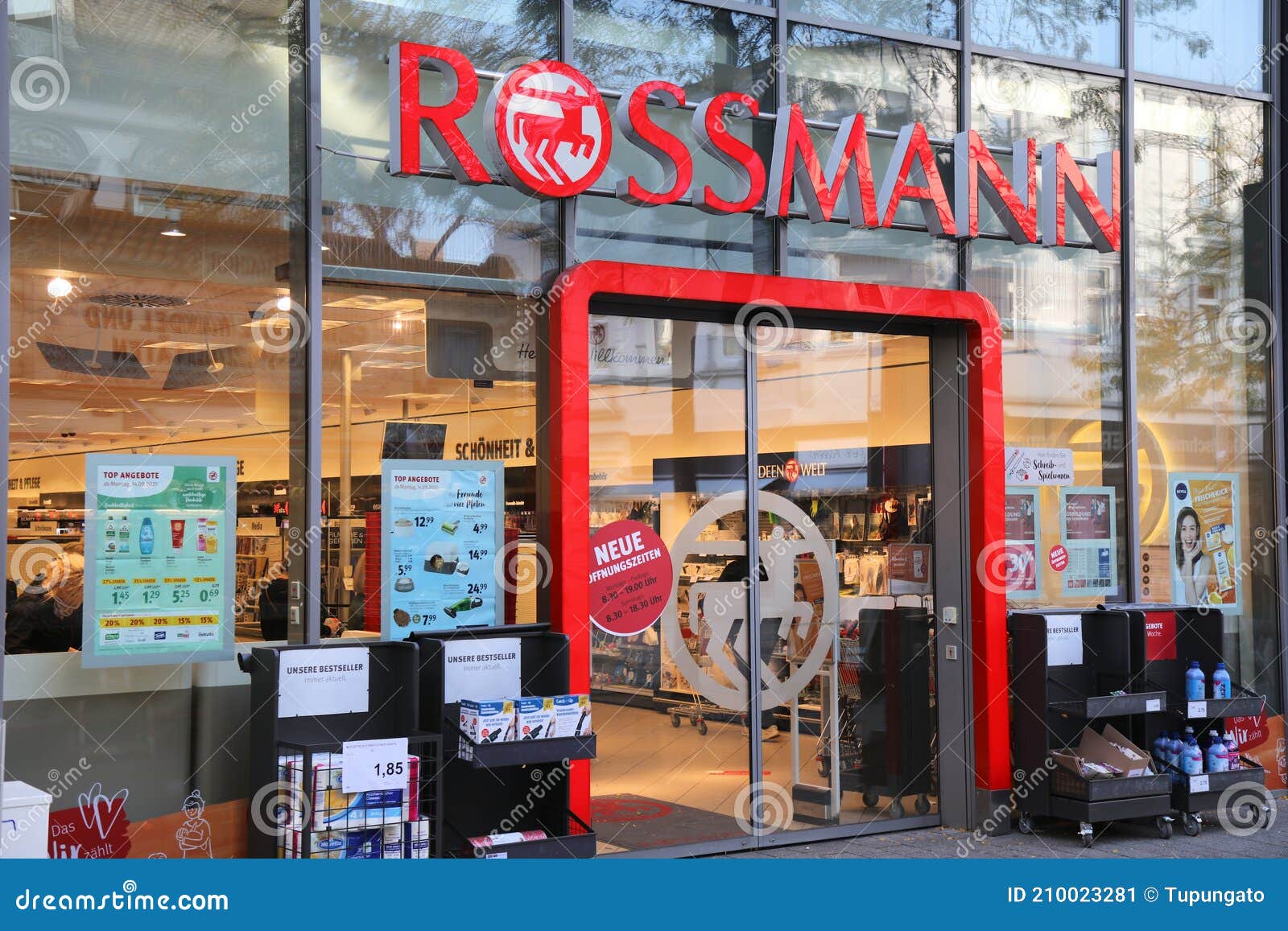 Loja De Cosméticos Rossmann Na Alemanha Foto Editorial - Imagem de europeu,  beleza: 210023281