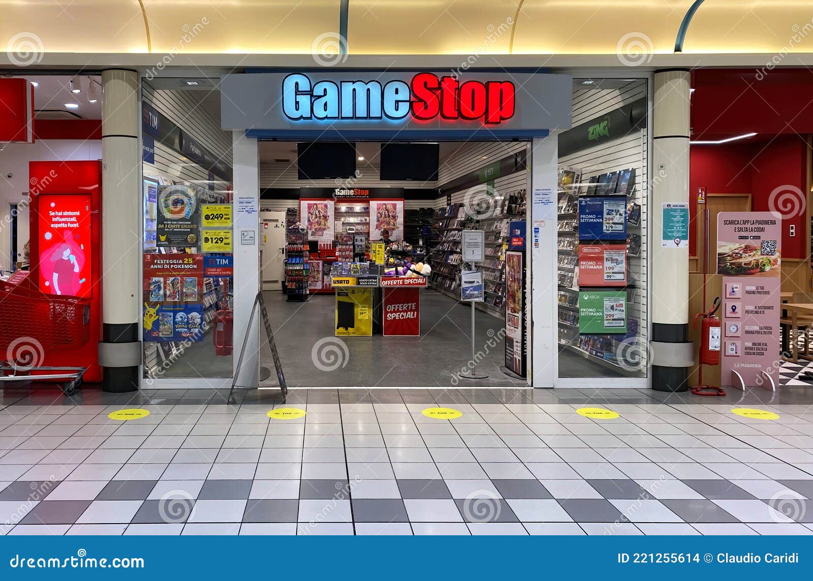 Loja De Jogos De Gamestop Em Bologna. Itália Imagem de Stock