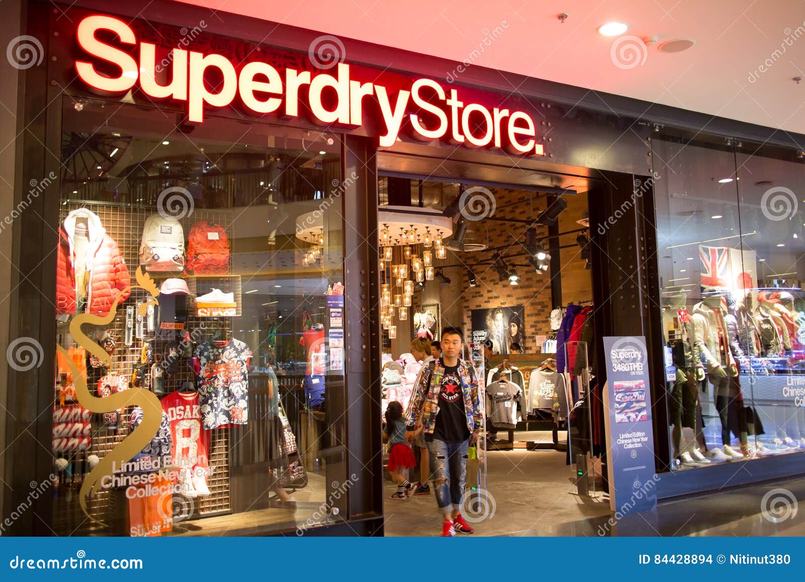 Loja De Superdry Projeto E Fabricação Da Roupa De Superdry Compan