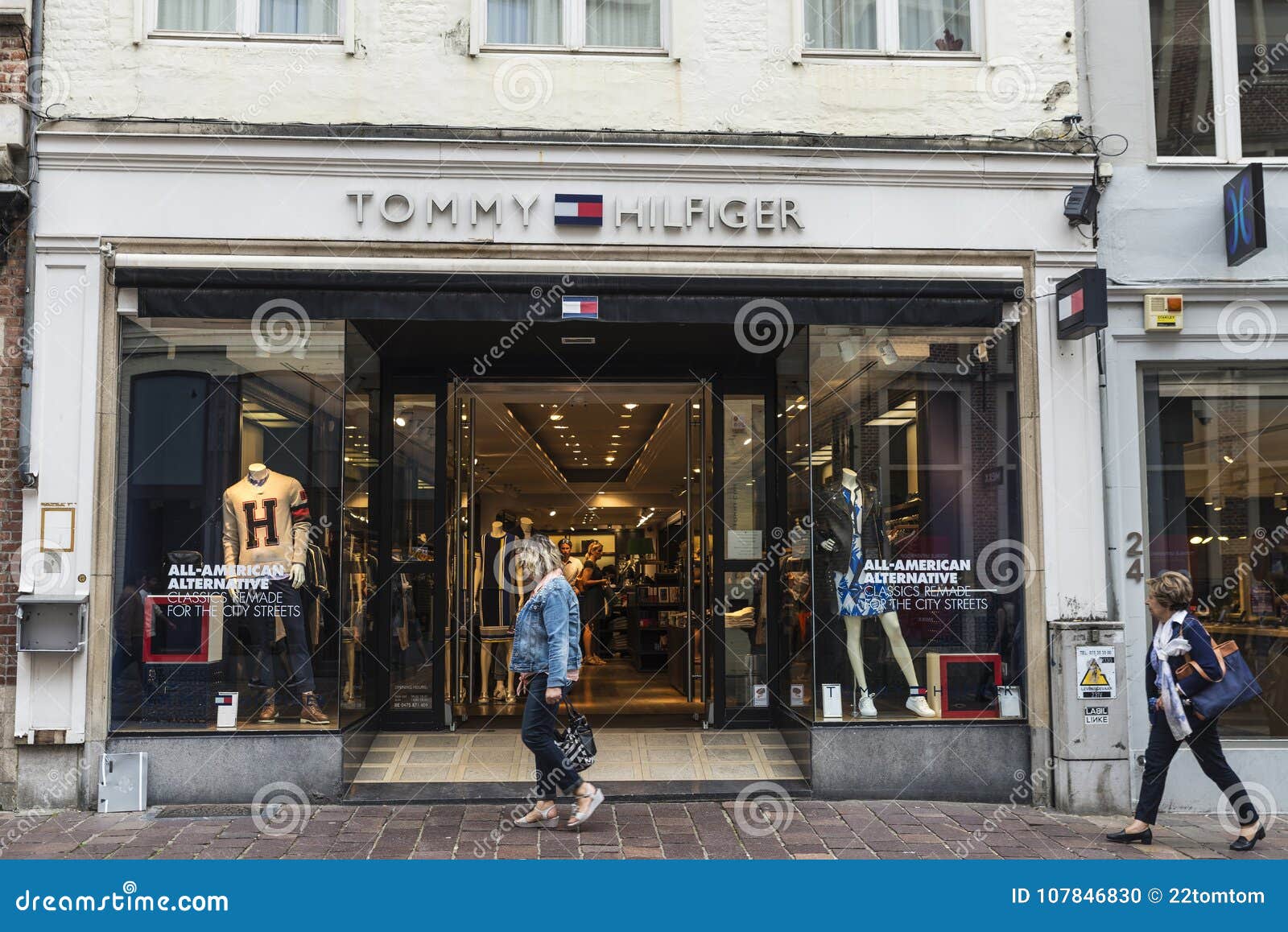 Loja De Tommy Hilfiger Em Bruges, Bélgica Imagem Editorial