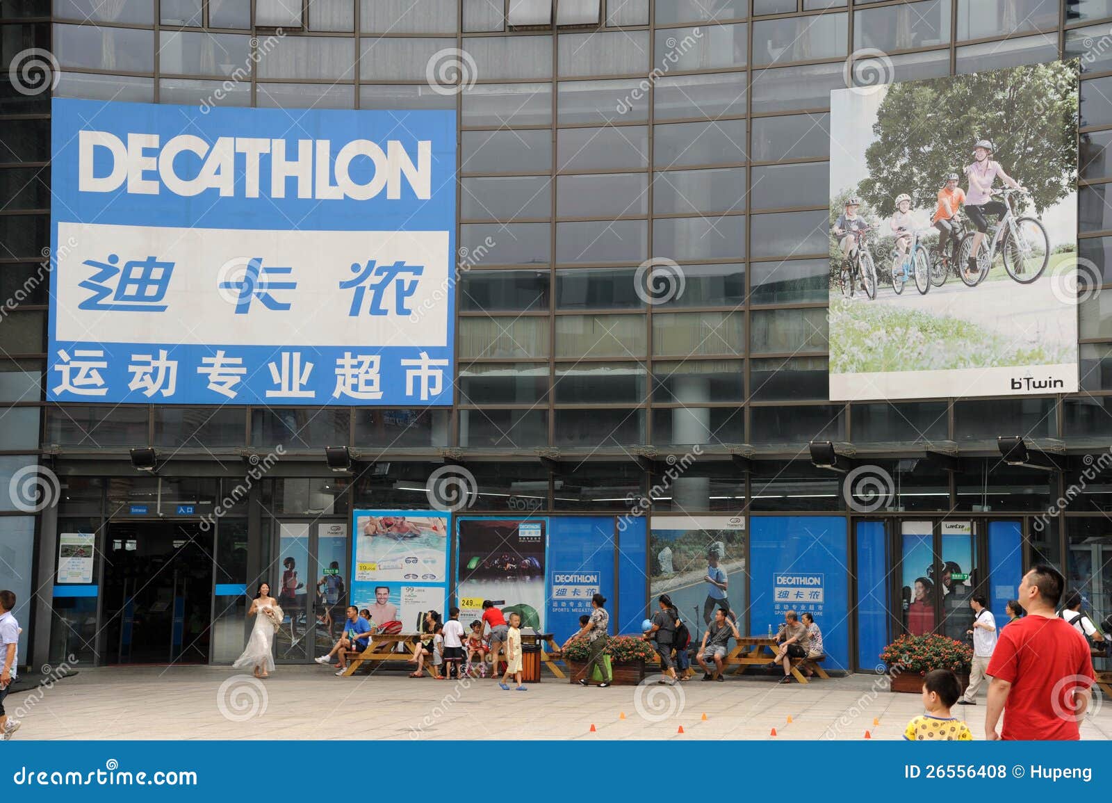 Loja do Decathlon foto de stock editorial. Imagem de shopping 26556408