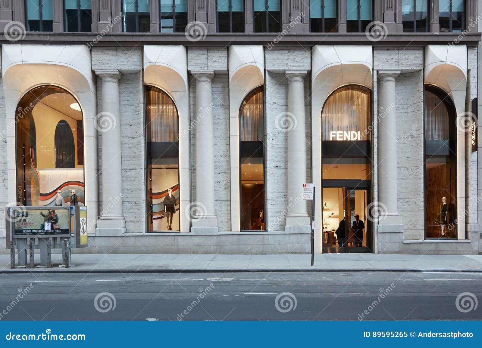 Loja Luxuosa De Fendi Em Madison Avenue, Em New York Imagem Editorial -  Imagem de pele, beleza: 89595265