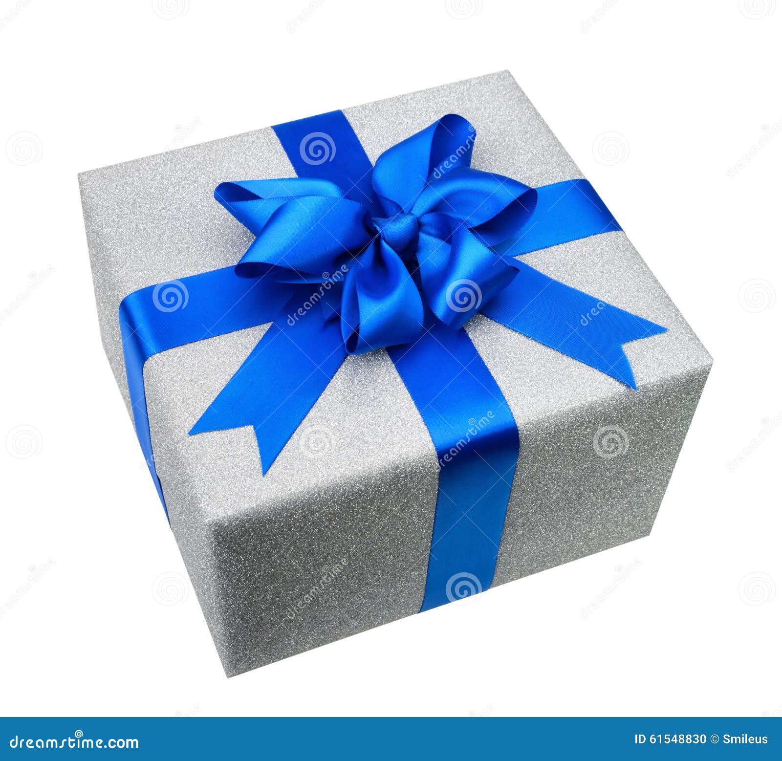 Lokalisierte silberne Geschenkbox mit elegantem blauem Bogen. Silberne Geschenkbox mit blauem Band und ein fantastischer eleganter Bogen, Studio lokalisiert auf weißem Hintergrund