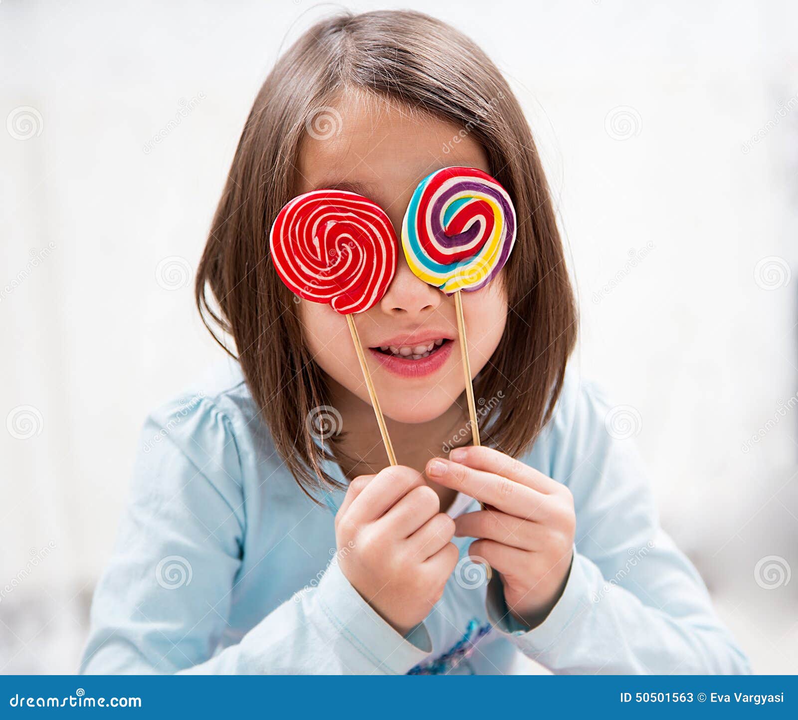 Lollipops. Giocando con due lecca-lecca colorate
