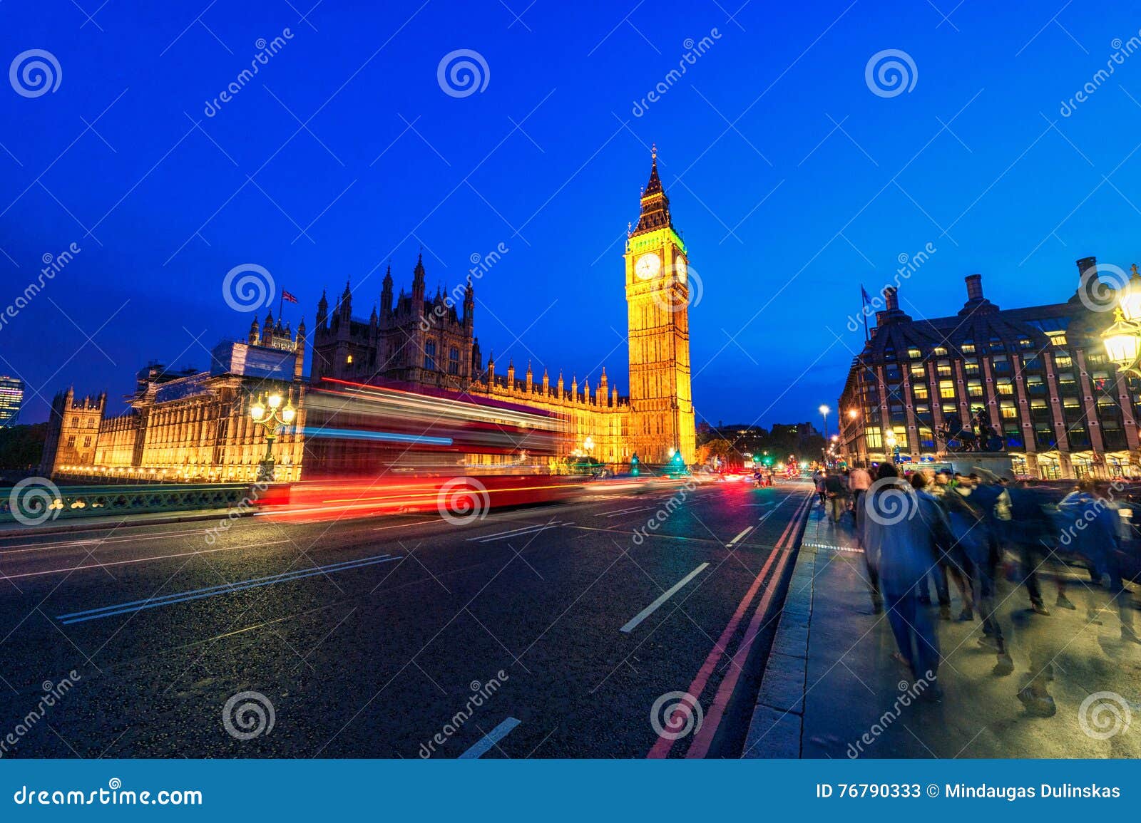LONDEN, ENGELAND - AUGUSTUS 18, 2016: Londen Big Ben En De Brug Van ...