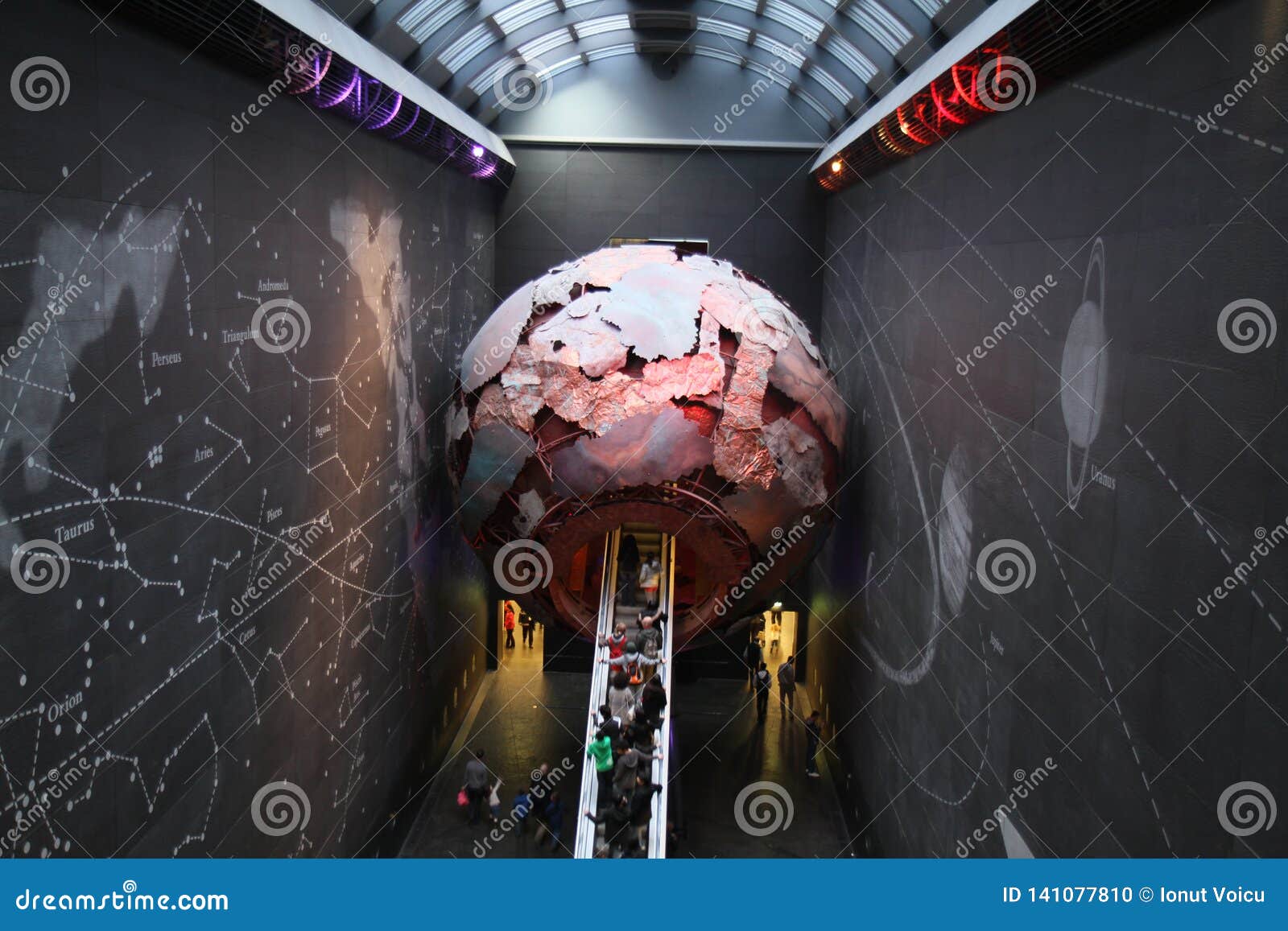 London Science Museum editorial image. Image of sphere 141077810