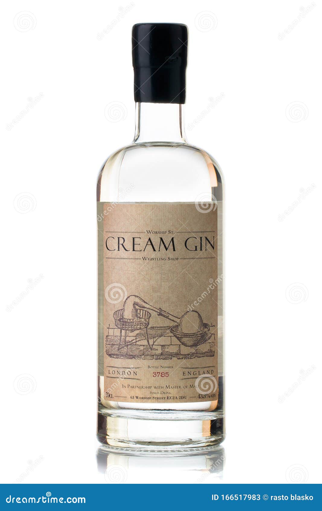 Download 5 260 Gin Bottle Photos Free Royalty Free Stock Photos From Dreamstime Yellowimages Mockups