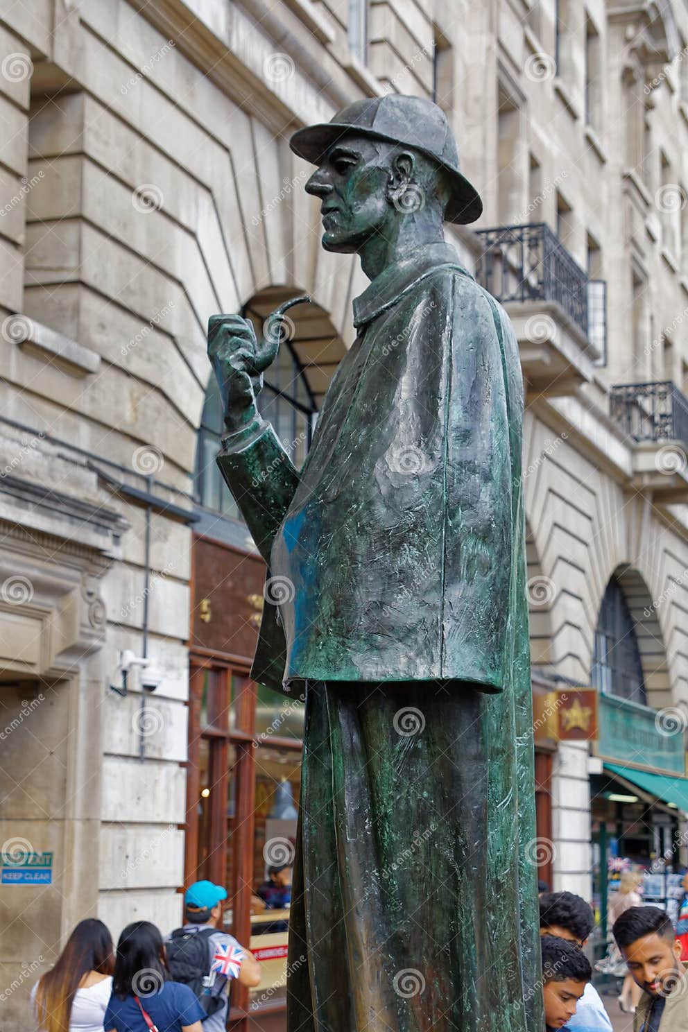 london-july-statue-sherlock-holmes-located-baker-street-london-sherlock-holmes-baker-street-117747258.jpg