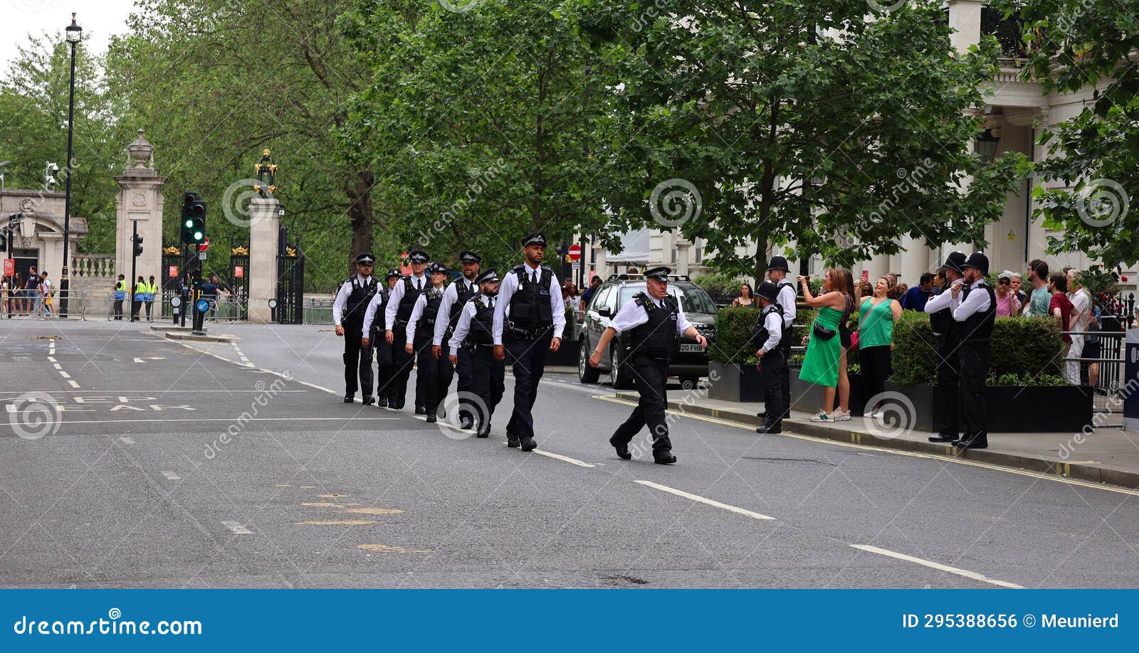 London Metropolitan Police Editorial Photo Image Of Cops 295388656 London Metropolitan Police Editorial Photo Image Of Cops 295388656
